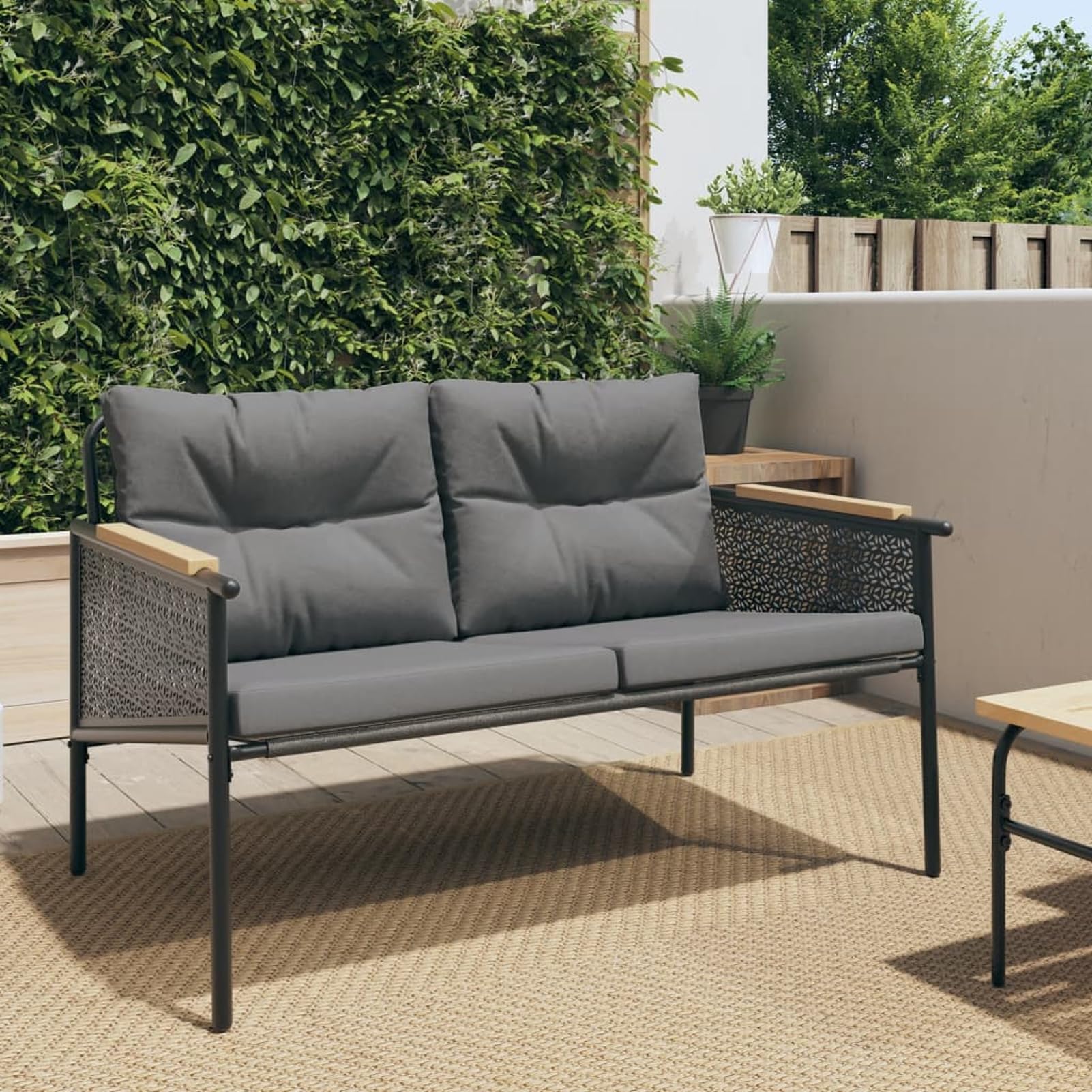 Banc de jardin robuste pour en finir avec le mobilier extérieur qui rouille