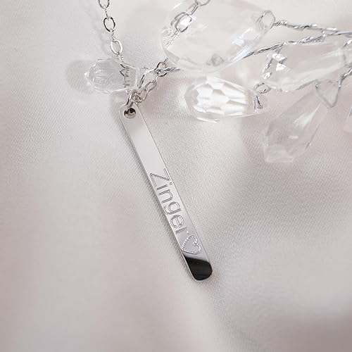 Miniatura 7 de Petite Boutique Collar de barra vertical con nombre, regalo personalizado, delicado chapado en oro de 16 quilates con delicados dijes iniciales para