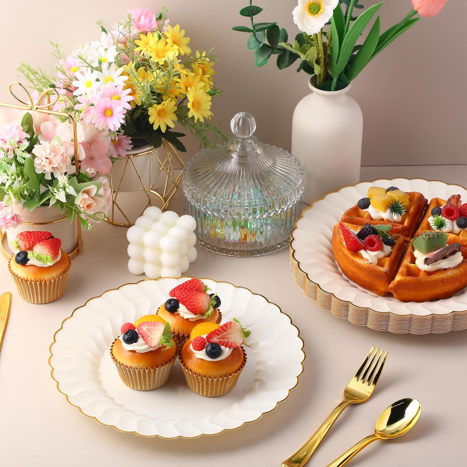 Havawish 90 Pcs Ivory Plastic Plates 10.25 Inch Disposable Dinner Plates with Gold Rim Elegant Scalloped Wedding Party Dinnerware for Holidays Thanksgiving Christmas Weddings Party - Image 4