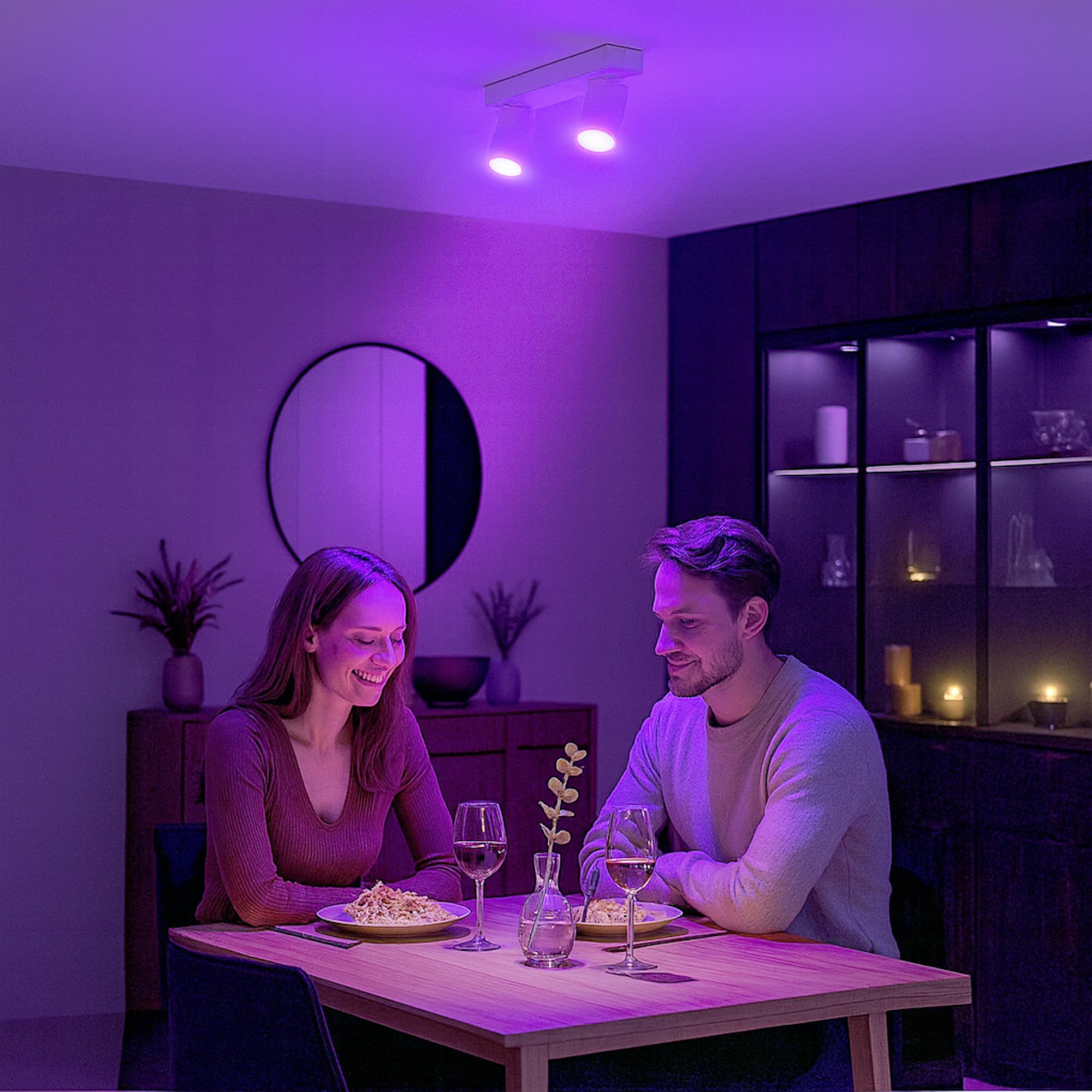 SSC-LUXon NUVIO Deckenstrahler 2-flammig weiß Smart GU10 LED WLAN RGBW App | Zweiflammiger Spotbalken weiß - per App & Alexa steuerbar, RGB-Farblicht, Köpfe schwenkbar für Wohnzimmer & Küche, ohne Hub