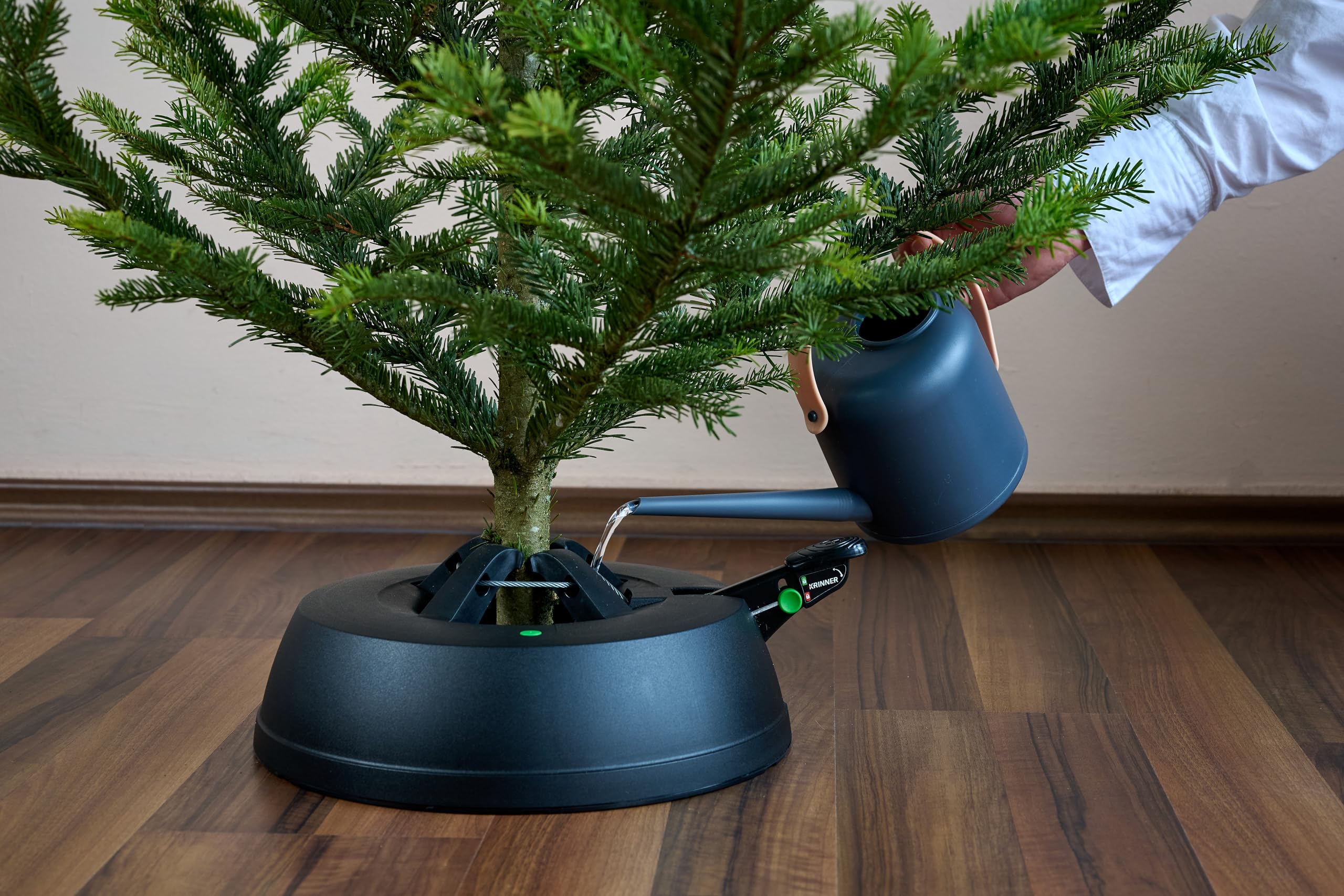 KRINNER® Recycling Weihnachtsbaum Christbaumständer Green Line S Schwarz 34cm inkl. Fußpedal- und Einseiltechnik für Baumhöhe bis 2,2m & 3l Wassertank Made IN Germany 94119