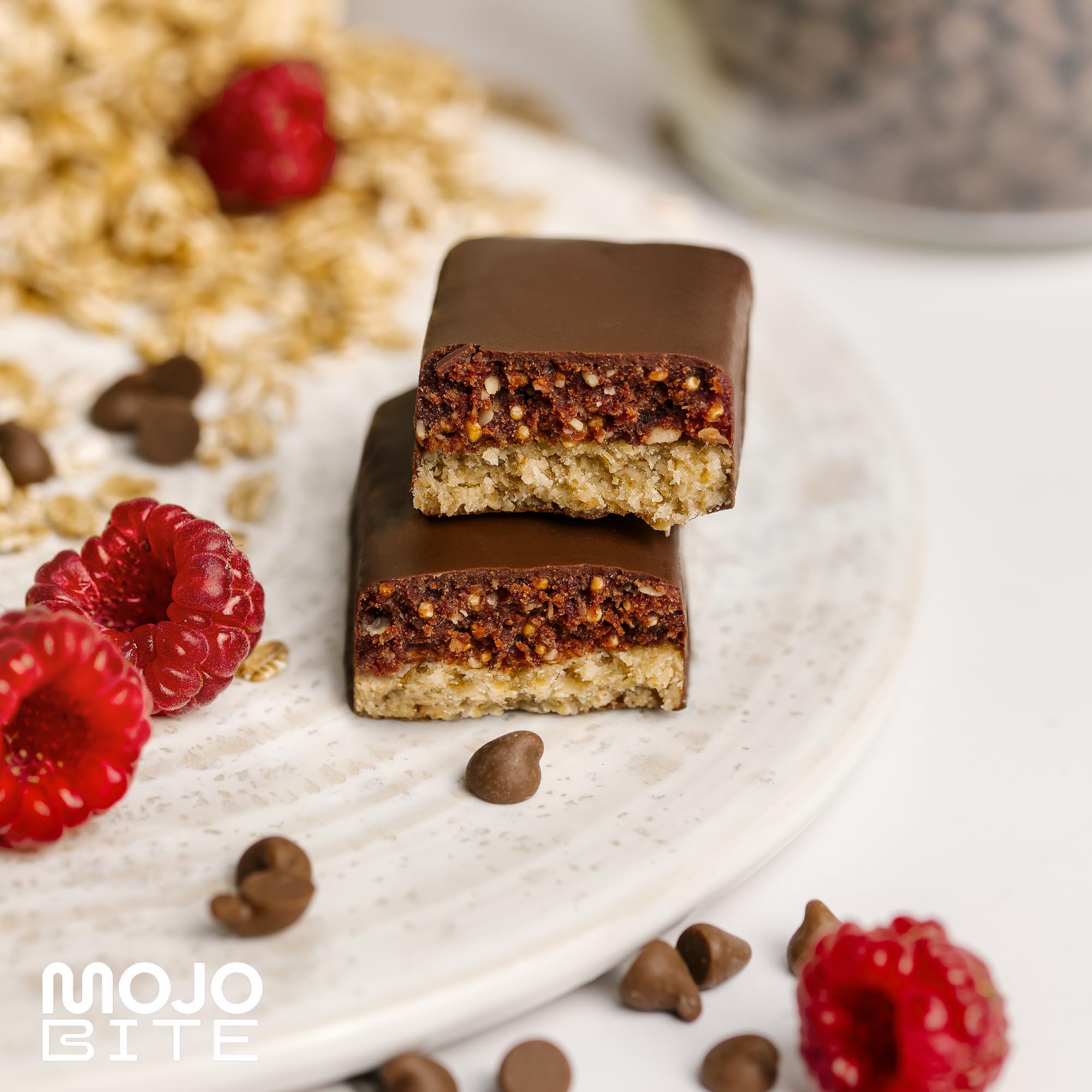 MojoBite Energy Boost Energieriegel Himbeere Schoko - 12 x 44g - Doppelschicht Snackriegel mit 40% des Täglichen Vitamin-B-Komplexbedarfs, Vegan, Glutenfrei, Ballaststoffreich