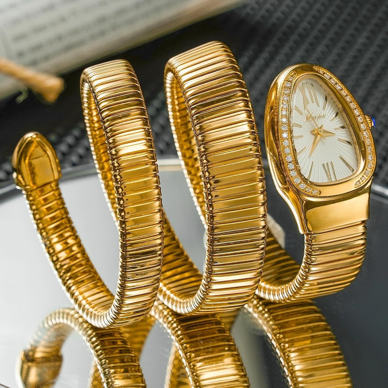 Fashion Women's Quartz Watch Serpentine Inlaid Diamond Golden Ladies Watches Light Luxury Bracelet Clock - Image 7