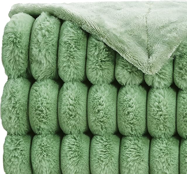 Viviland Luxury Faux Fur Throw Blanket for Couch Sofa - Reversible Furry Warm Faux Fur Throw with Soft Cozy Fleece Flannel Blanket - Sage Green Fuzzy Plush Single Throw - 130 x 150cm
