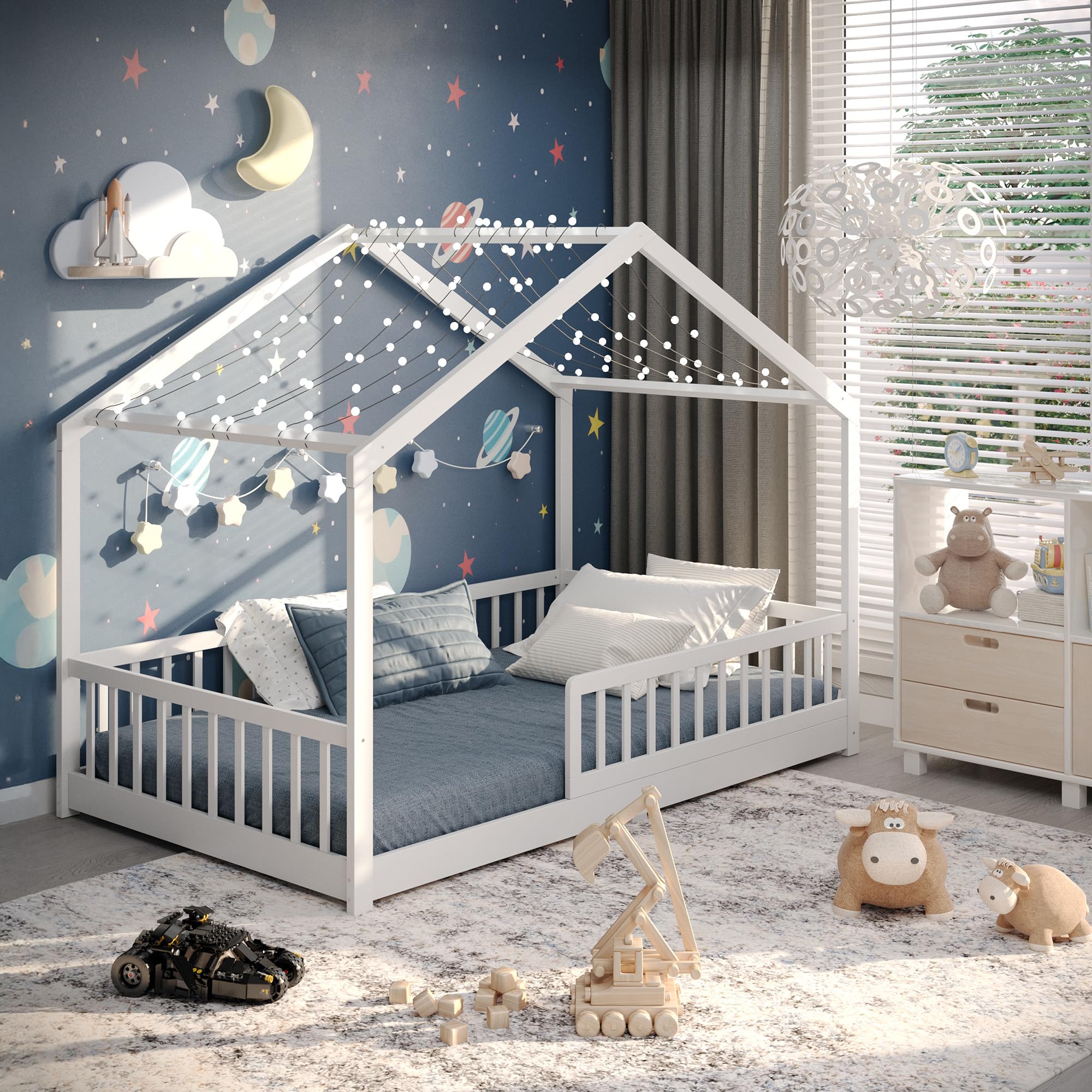 CADANI Malte Kinderbett 120x200 cm – Hausbett mit abnehmbarem Rausfallschutz, bis 200 kg belastbar, Roll-Lattenrost, Montessori Bodenbett aus Massivholz Kiefer, Weiß