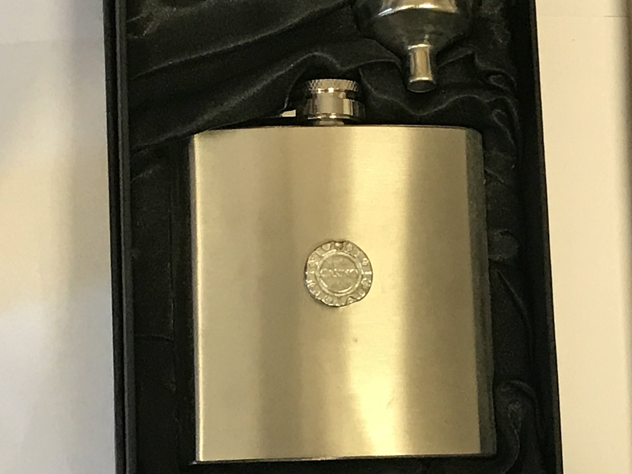 Flasque en acier inoxydable Tg254 pour vos soirées poker entre amis