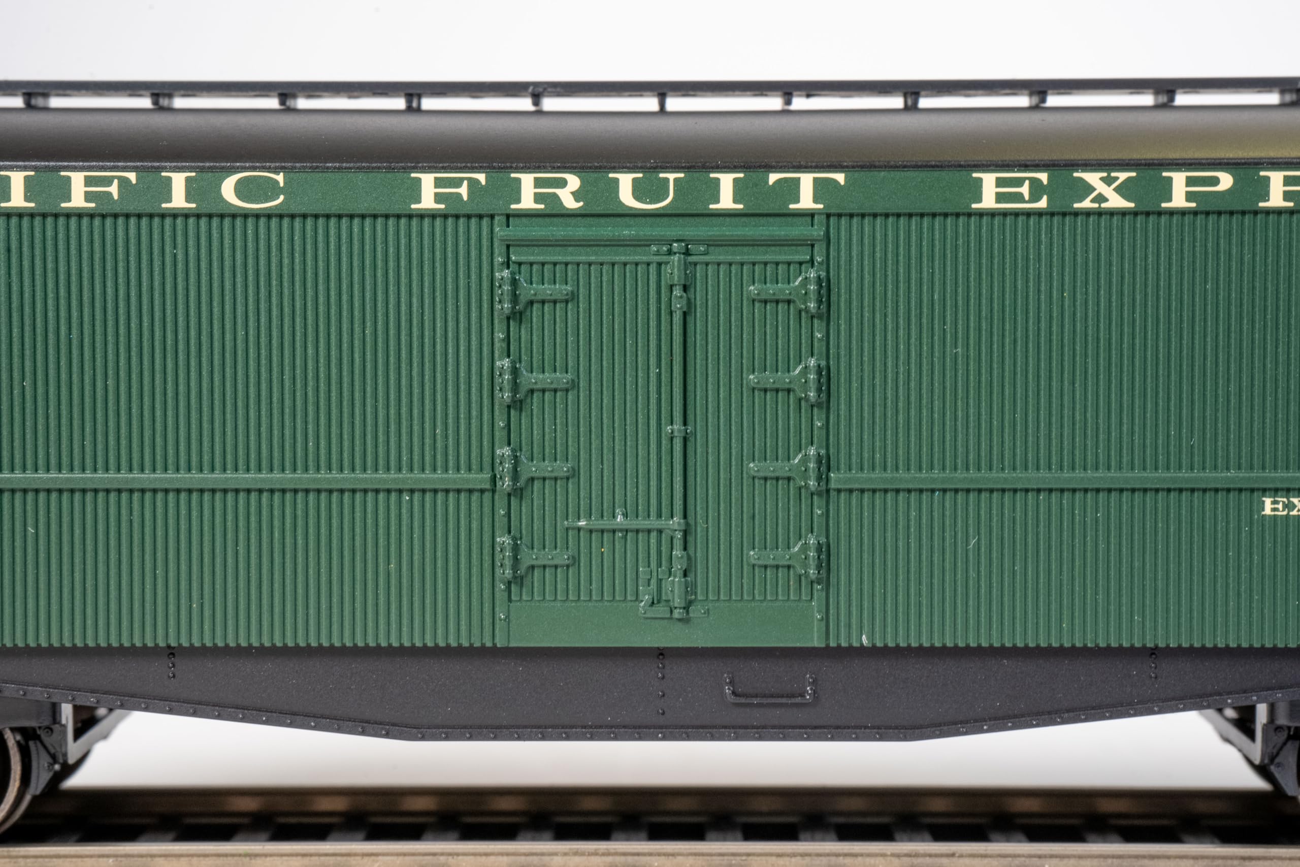 Bachmann Trains - 50' Express Reefer - Pacific Fruit Express #726 - Scala HO