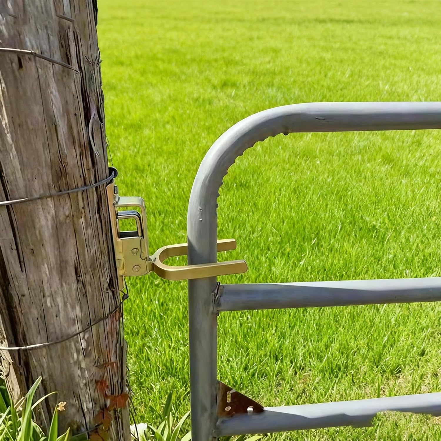 Instant Locking Gate Latch – Heavy-Duty Brass Self-Locking Gate Hardware, Auto-Lock Outdoor Gate Latch for Farm, Ranch & Garden, One-Hand Operation, Easy Install on Wood & Metal Gates
