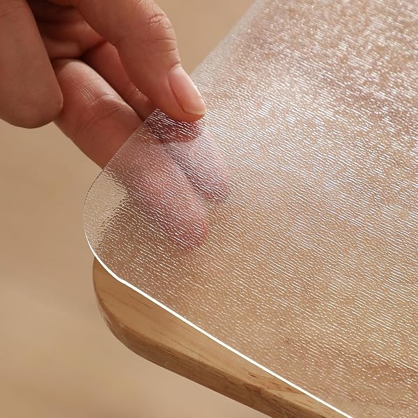 テーブルクロス エンボス加工 透明 80x135cm 厚さ1.5mm PVC製 テーブルマット つや消し 長方形 デスクマット 無臭 ビニール 気泡なし 矩形 テーブルカバー 防水 汚れ防止 撥水加工 (エンボス加工 厚さ1.5mm, 80*135cm) - 1