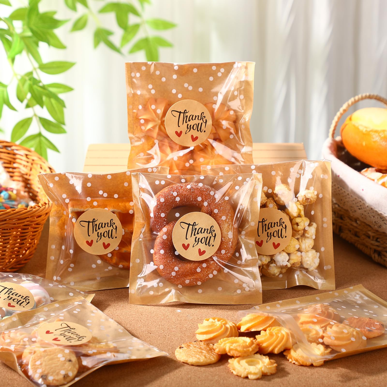 Fuyoooo 50 bolsas autoadhesivas para galletas, bolsas de celofán, bolsas de panadería de lunares blancos de 5.6 x 5.6 pulgadas, pequeñas bolsas de plástico marrón con calcomanías de agradecimiento