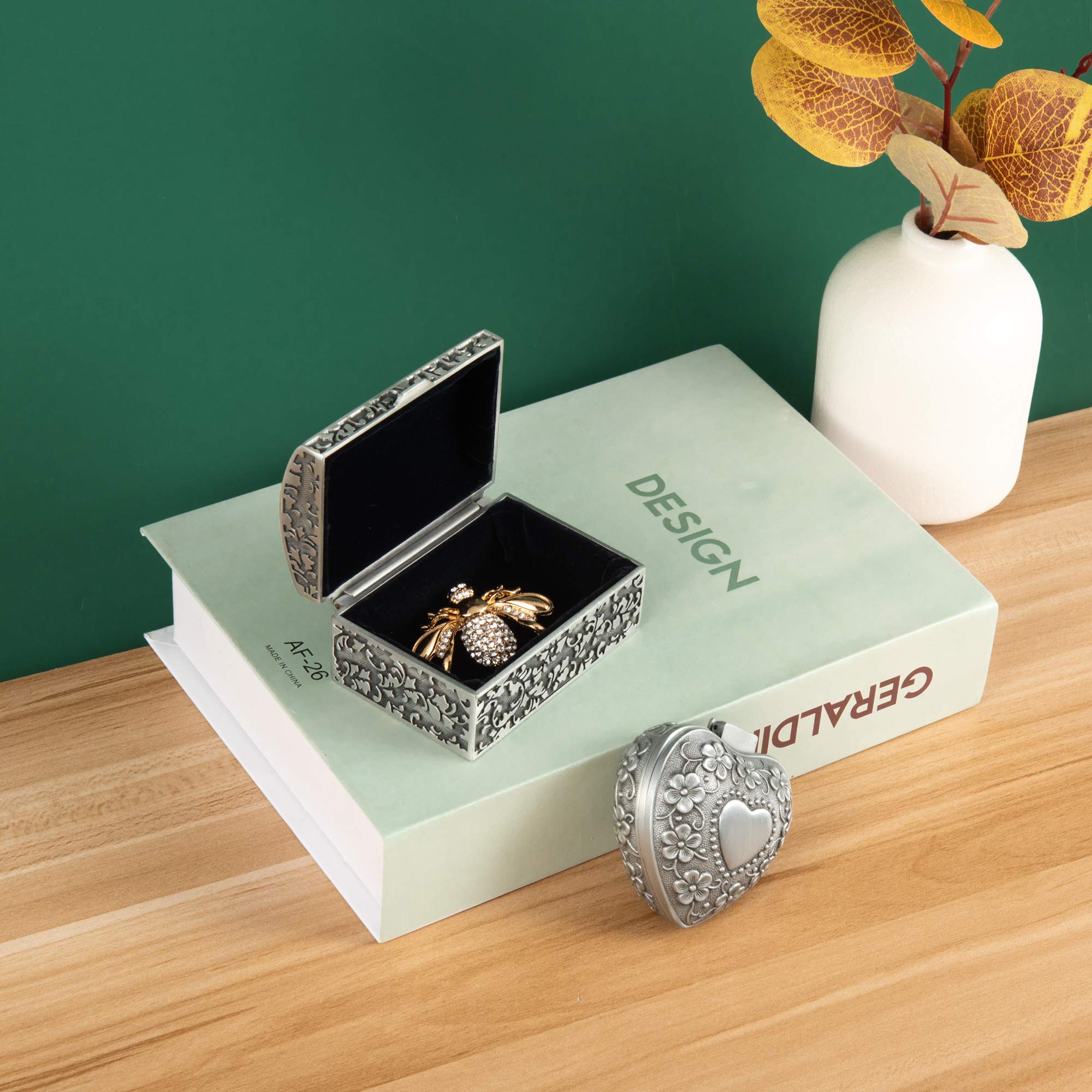 Retro Hartvormige Metalen Sieraden Doos Kleine Sieraden Doos Hartvormige Sieraden Doos Gesneden Ontwerp Voegt Retro Stijl Toe