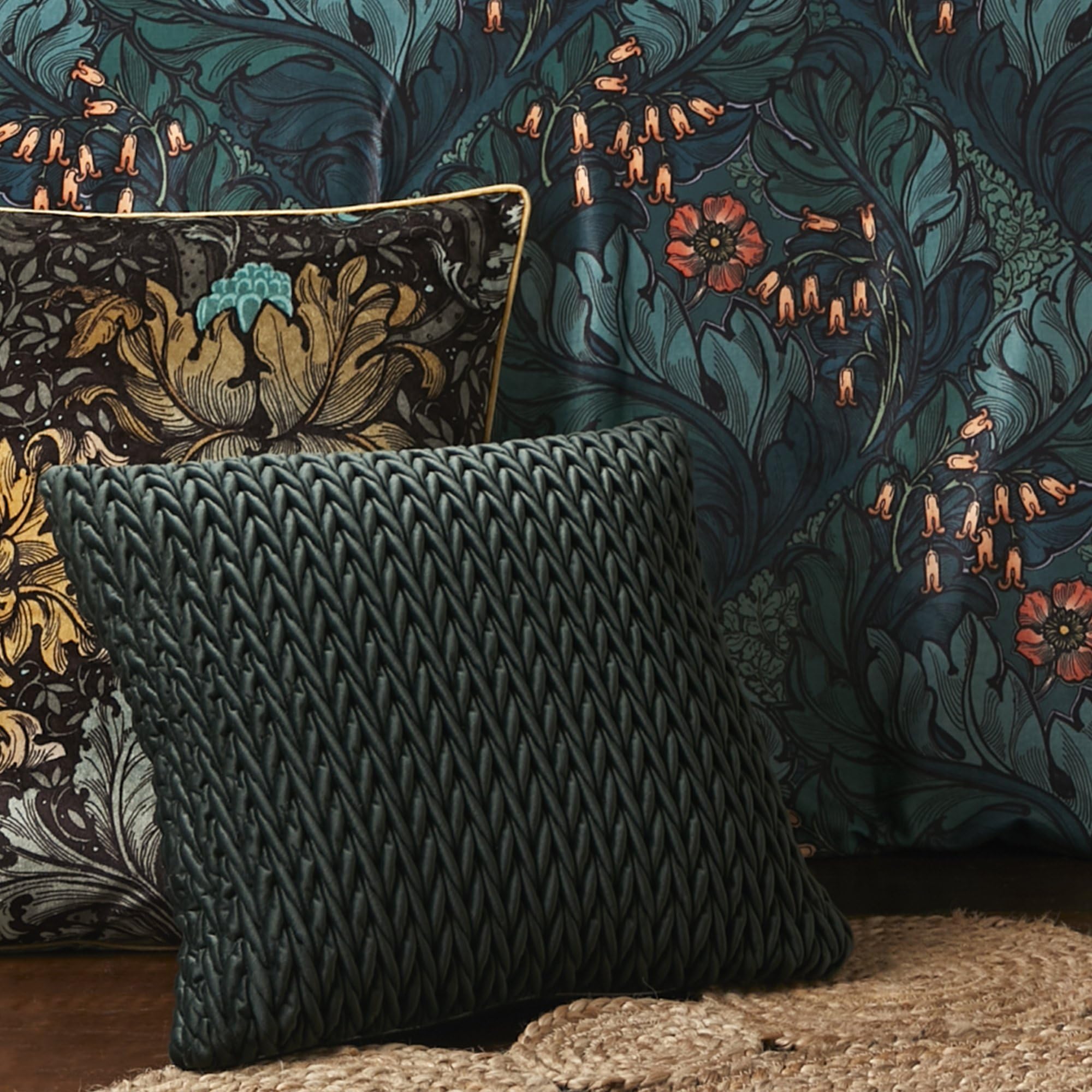 House Llewelyn - Bowen Bottle Green Laurence Llewelyn-Bowen - Amory - Velvet Cushion Cover - 43 X 43Cm In