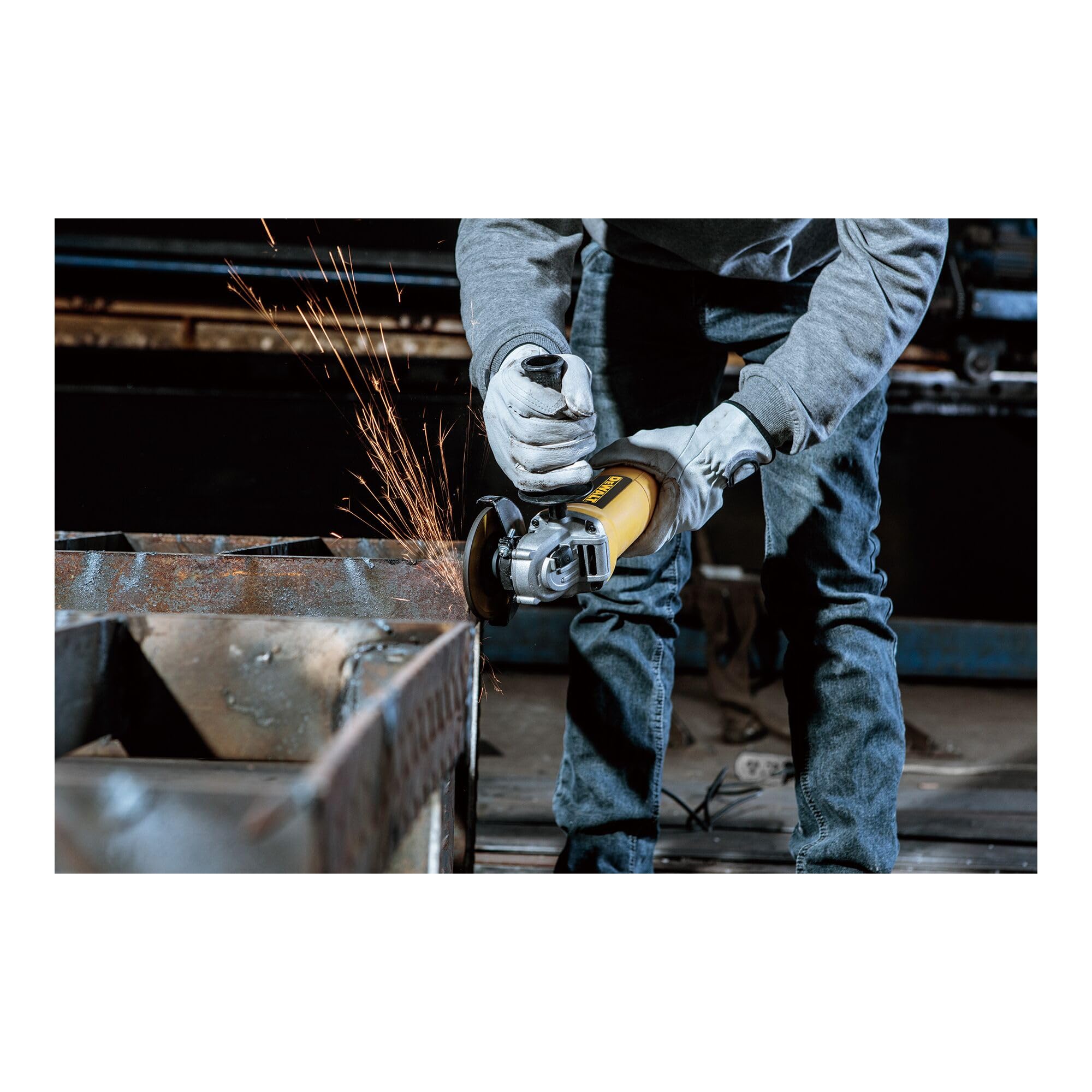 DEWALT DWE4117-QS - Amoladora angular 950W, 125 mm, Arranque suave y protección de reinicio, Incluye protector de seguridad, Mango adicional y accesorios