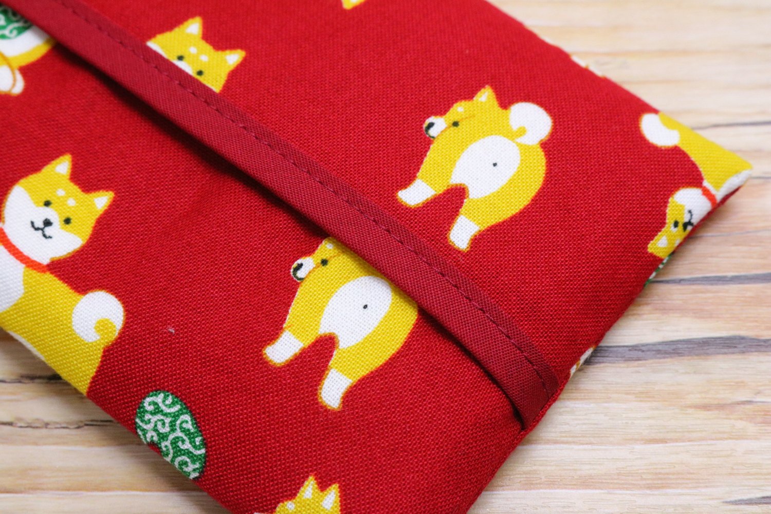 Keisuu Pocket Tissue Case, Shiba-chan Arabesque, Red : Amazon.sg