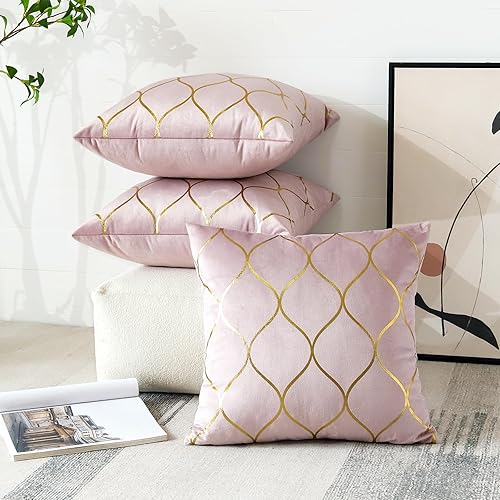 Miniatura 7 de OTOSTAR Juego de 4 fundas de almohada decorativas doradas de 18 x 18 pulgadas, fundas de almohada cuadradas de terciopelo suave, fundas de cojín