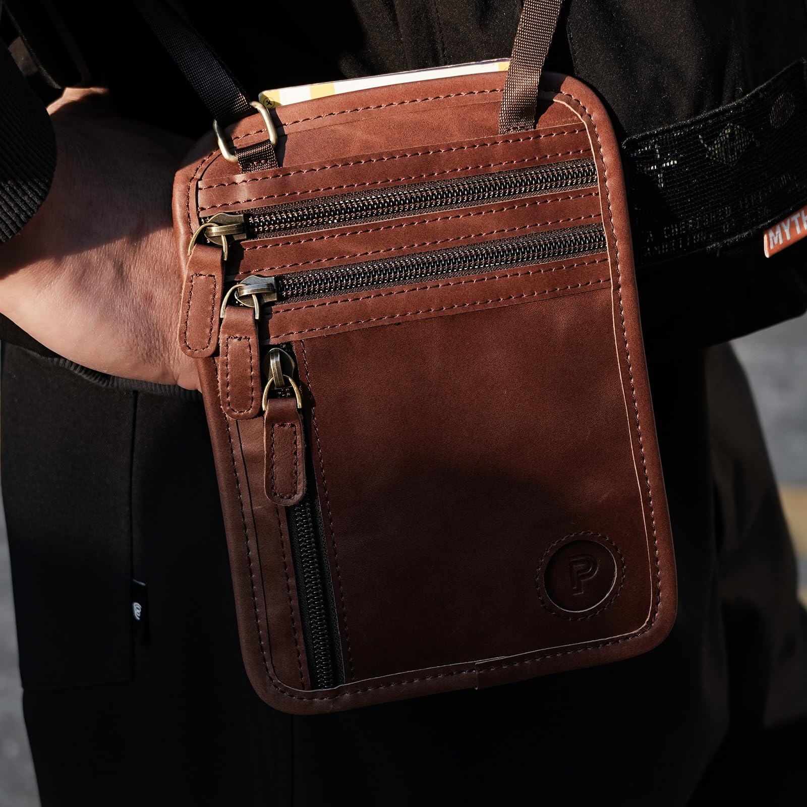Polare Geldbörse aus Vollnarbenleder, RFID-blockierend, versteckt, Reisepasshülle, Reisetasche mit AirTag-Schlitz für Herren, Kaffee, Vintage