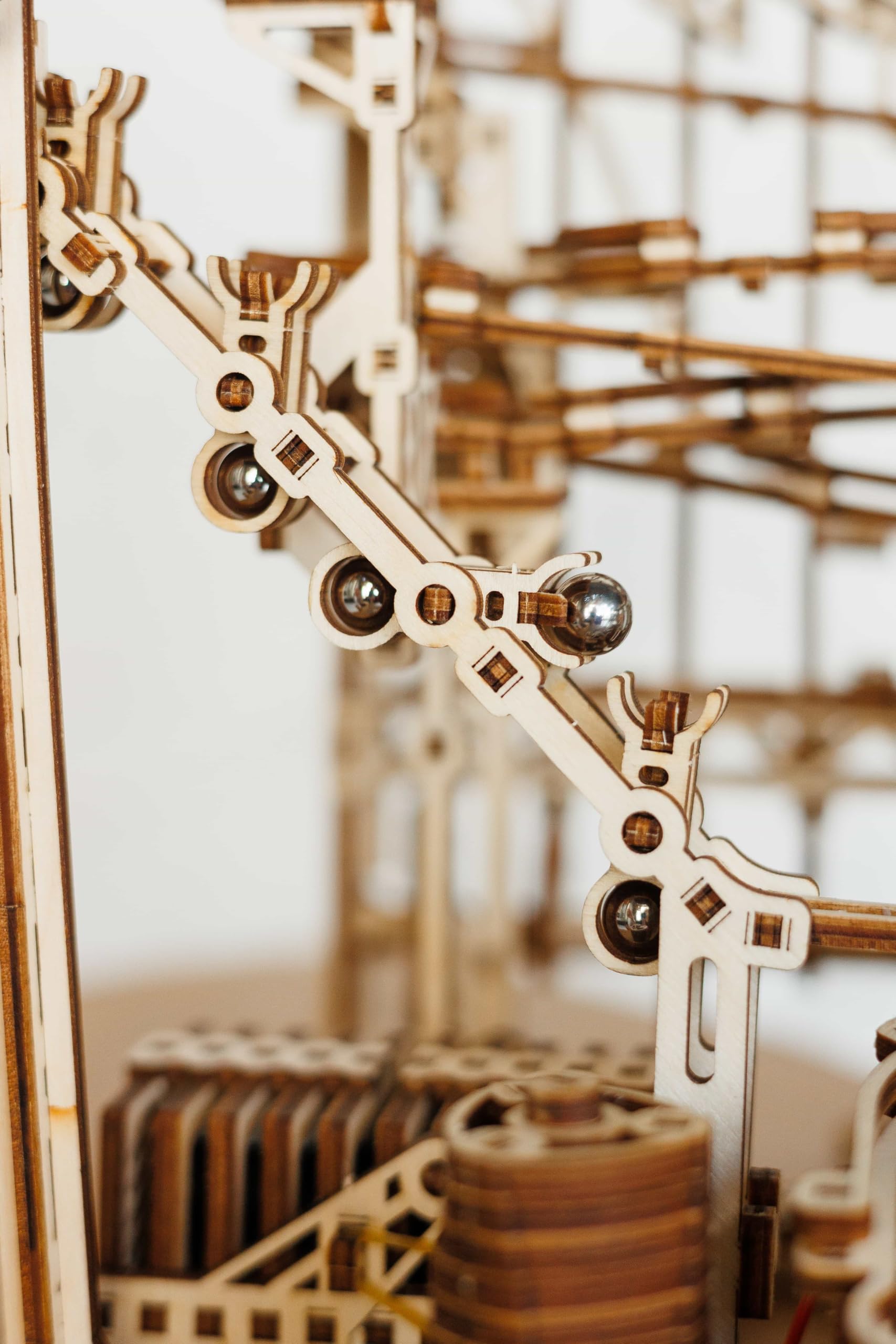 Wood Trick Spiral Marble Run Puzzle 3D di Legno per Adulti da Costruire | [558 Pezzi] Motorizzato Elettrico - Interattivo - Biglie Incluse - Kit di Montaggio Meccanico in Legno DIY per Adulti