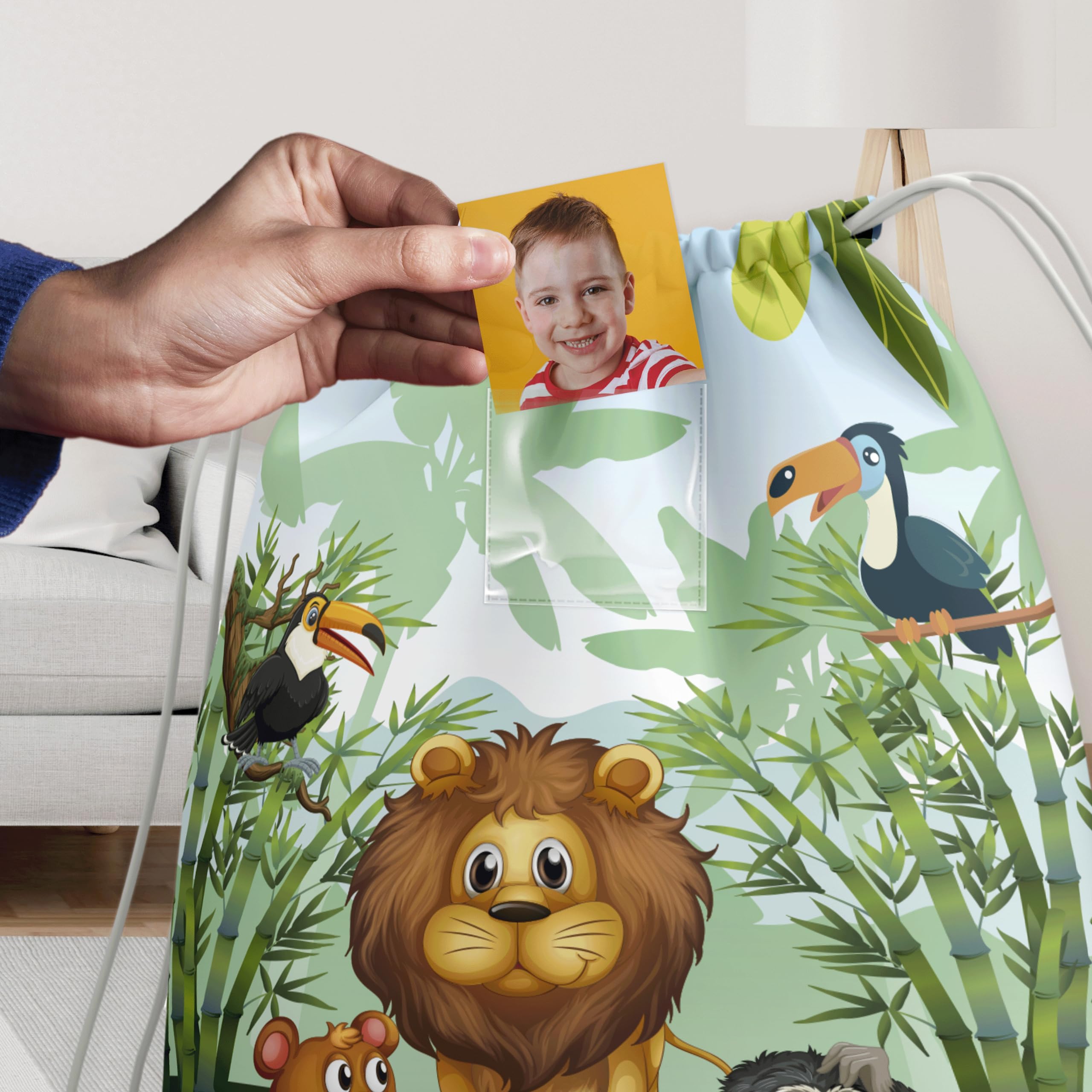 KAÏDENSÏ Sacca Asilo con Nome Personalizzata Giungla - Zainetto Asilo Nido 32x40 cm con Tasca Interna 20x10 cm - Zaino Asilo Bambino Originale per Bambini Piccoli