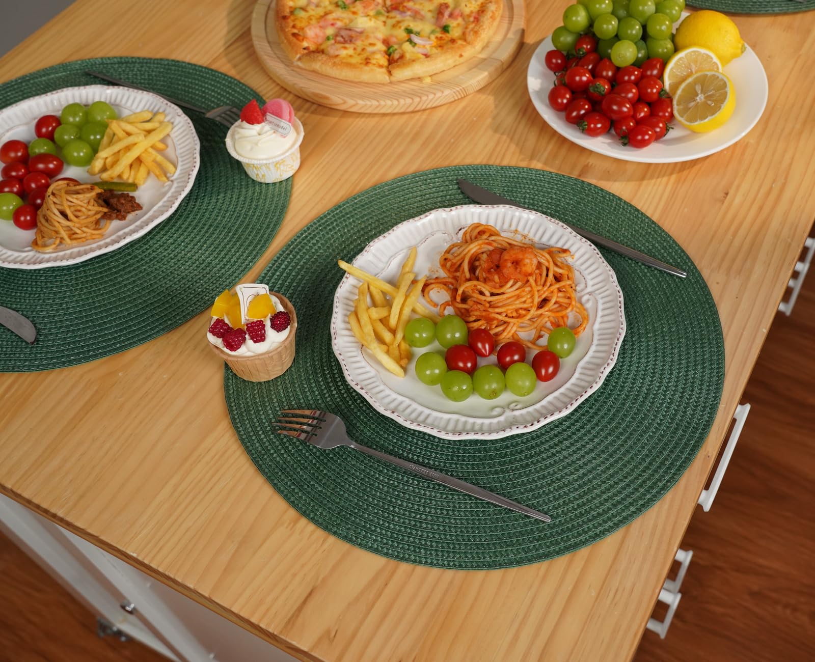 Zupro Runde Tischsets 6er-Set, 38.1 cm, geflochtene Tischsets für Esstische, rutschfest, waschbar, für vier Jahreszeiten, Dinnerpartys, Weihnachten, Geburtstage und Innen- und Außenbereich (olivgrün)