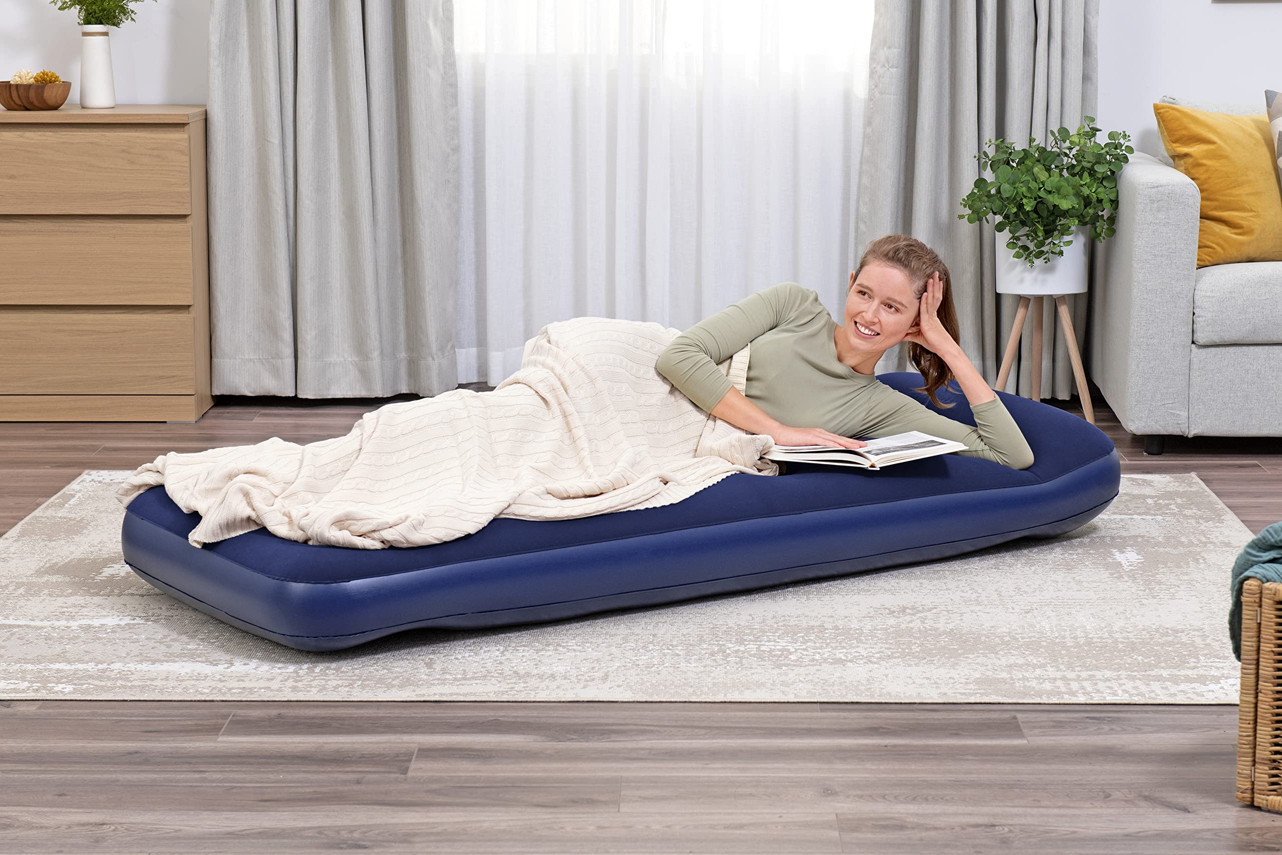 Bestway 73" x 30" x 11"/1.85m x 76 x 28 cm Air Mattress Jr Twin Built-in Foot Pump