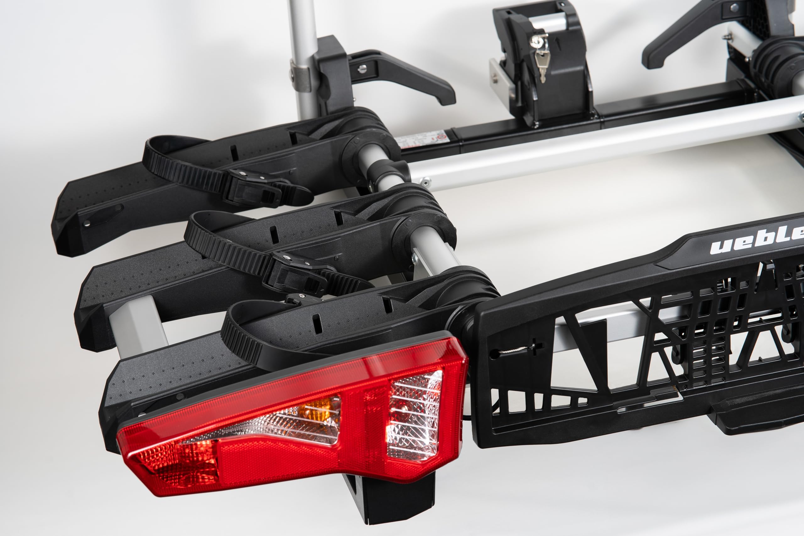 Uebler i31 Z Fahrradträger für 3 Fahrräder - E-Bike Kupplungsträger | Heckträger bis 72kg Last - Inklusive 50x50cm Warntafel & 4 Spanngummis - IQ-Schnellverschluss für MTB & Cityrad