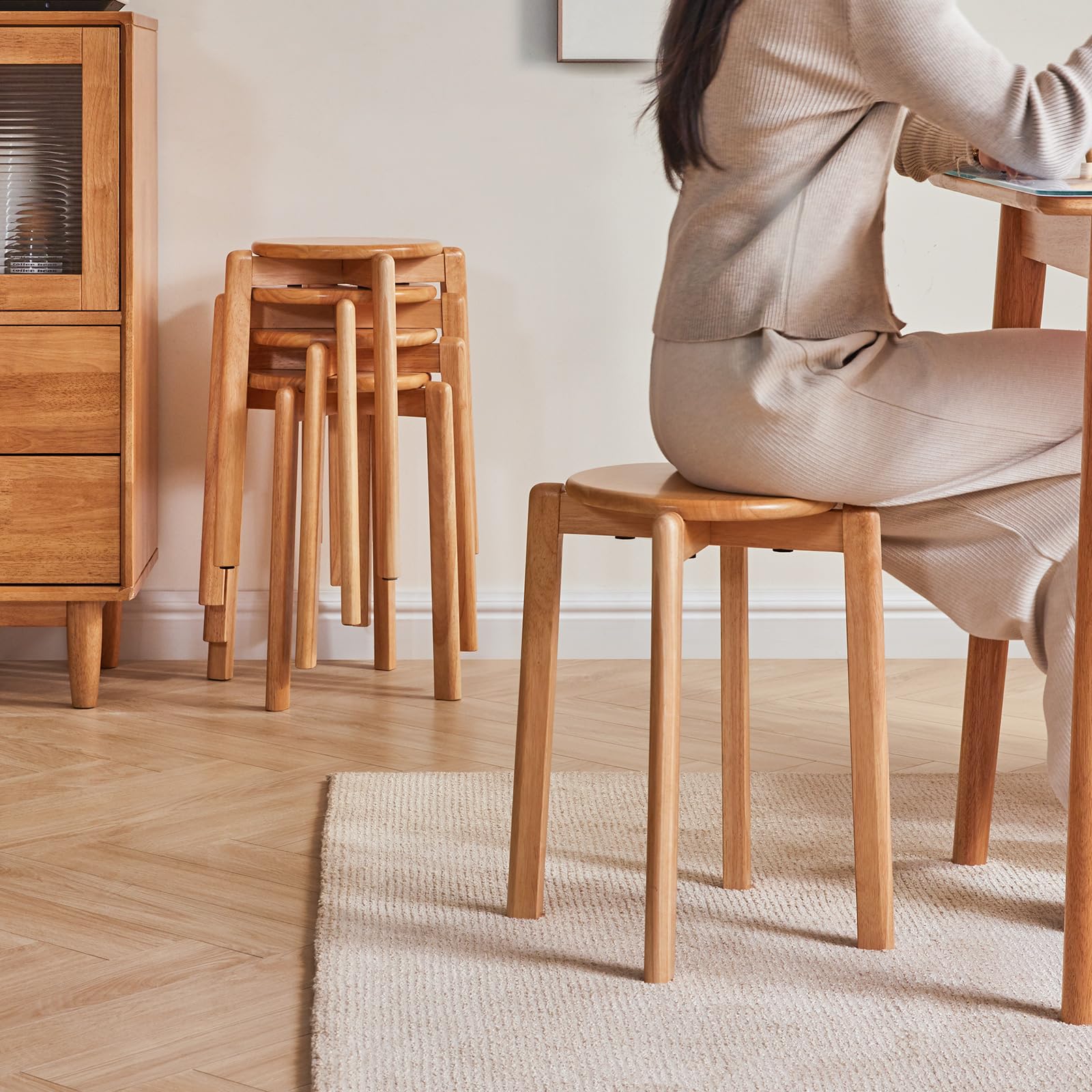 YMYNY Juego de 4 Taburetes Redondos de Madera, Taburetes de Bar Silla, Apilable de Madera Antideslizante, Taburete Pequeño, para Cocina, Oficina, salón, 27×27×45CM Color Natural HBD026N-4
