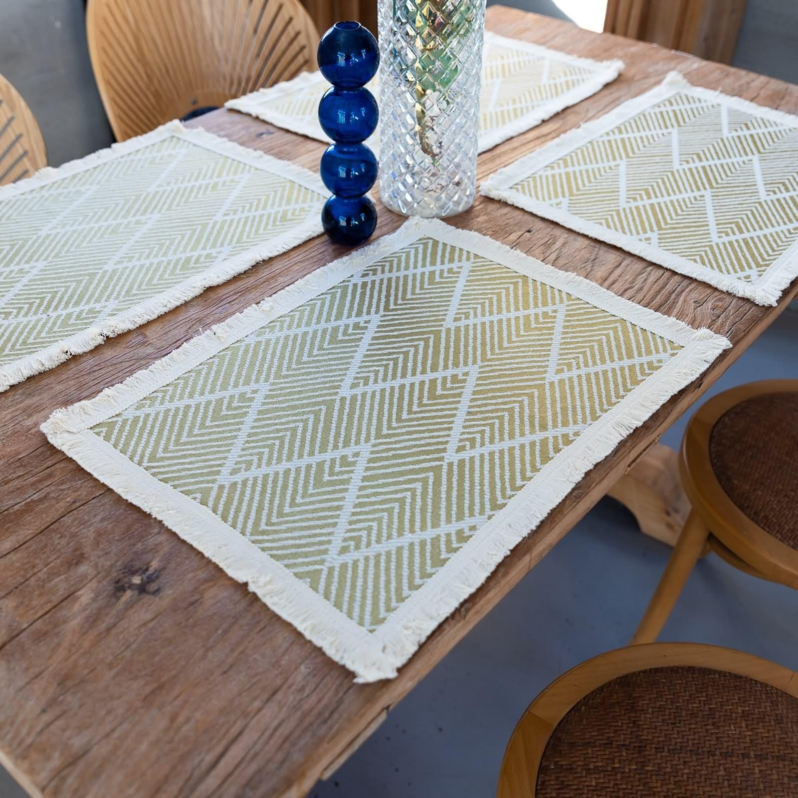 Set di 6 tovagliette all'americana invernali, 30 x 45 cm, motivo a righe ondulate con nappa, in poliestere e cotone, giallo e beige