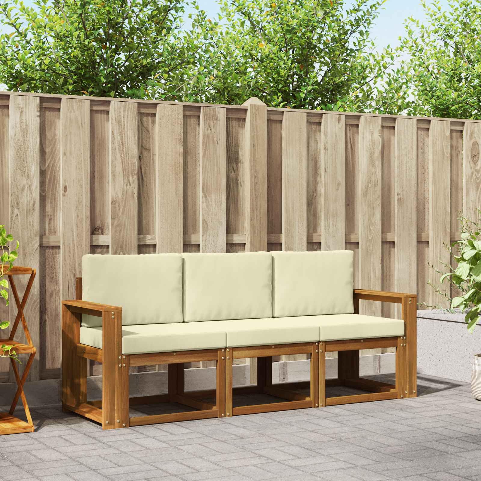Outdoor-Sofagarnitur 3-teilig mit Kissen aus massivem Akazienholz in Natur und Creme, wetterfestes Gartenmöbel Set für Terrasse Balkon Garten, modernes Design