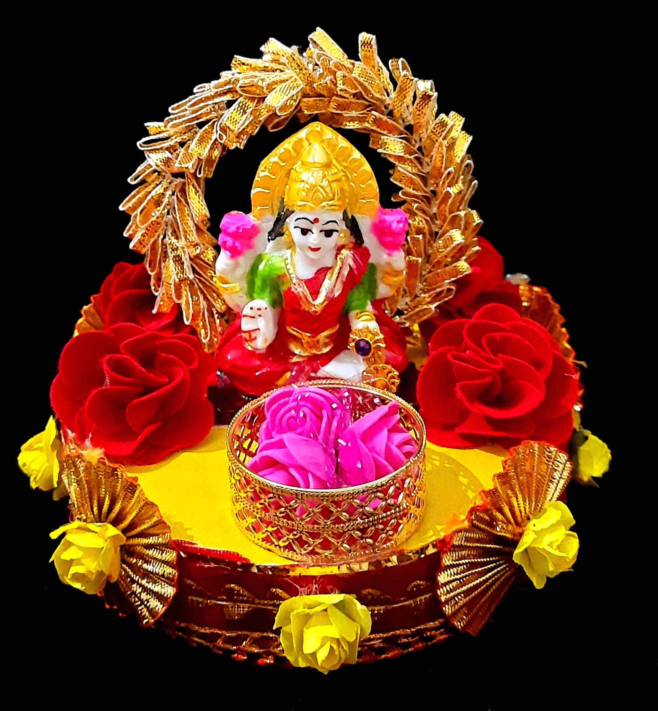 SAARTHI Rajasthani Decorative Handmade Traditional Multicolour Attractive Auspicious Lucky Multipurpose Spiritual Polyresin Lakshmi Ji Idol on Floral Gota Base Plate with Flowers and Artificial Coins for Pooja/ Car Dashboard / Aarti / Bhog Thali| Diwali/Ganesh Chaturthi Platter for Home/ Office/ Living Room/ Table/ Café/ Mandir Décor |Temple Decoration Item| Goddess Laxmi Tea Light Candle Holder| Lantern| Devi Statue/ Sculpture/ Showpiece/ Figurine | Puja Accessories| Deepawali Laxmi Pujan Murti