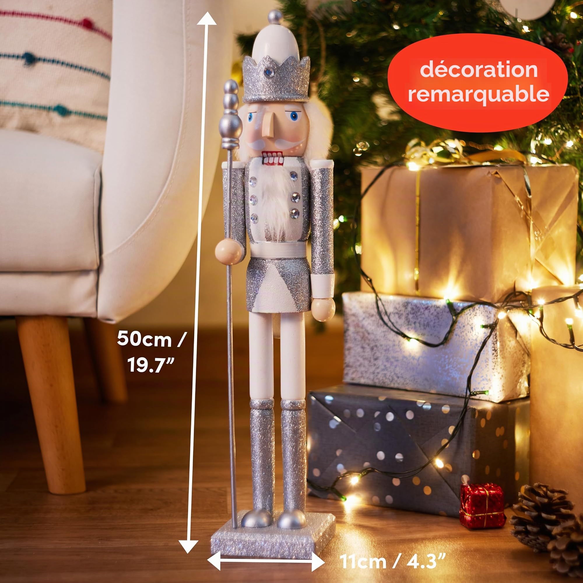 THE TWIDDLERS Grand Soldat Casse-Noisette de Noël avec Support, XL 50cm - Matériau de Pin & de Bois Fait à la Main de Qualité Supérieure - Déco de Noël Traditionnelle - Blanc & Argent