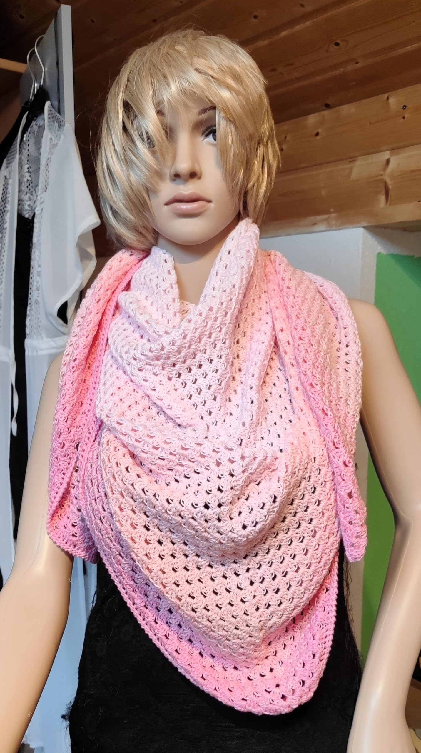 AngiesStrickZauber : Handgemacht/Wickelschal/Schal/gehäkelt/Farbverlaufsgarn/Dreieckstuch/Tuch/Loop
