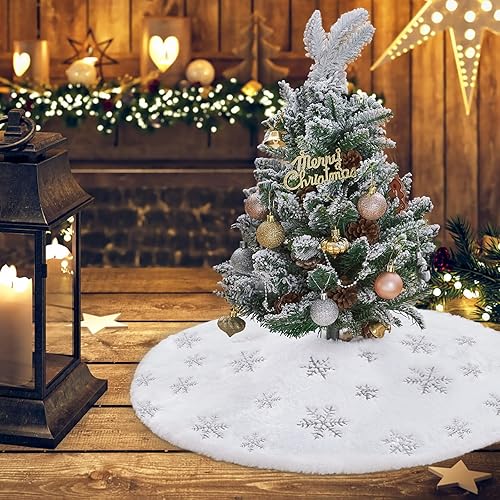 Miniatura 96 de Falda de árbol de Navidad de 48 pulgadas, falda de árbol de piel sintética de lujo con copos de nieve dorados y lentejuelas, alfombrillas grandes