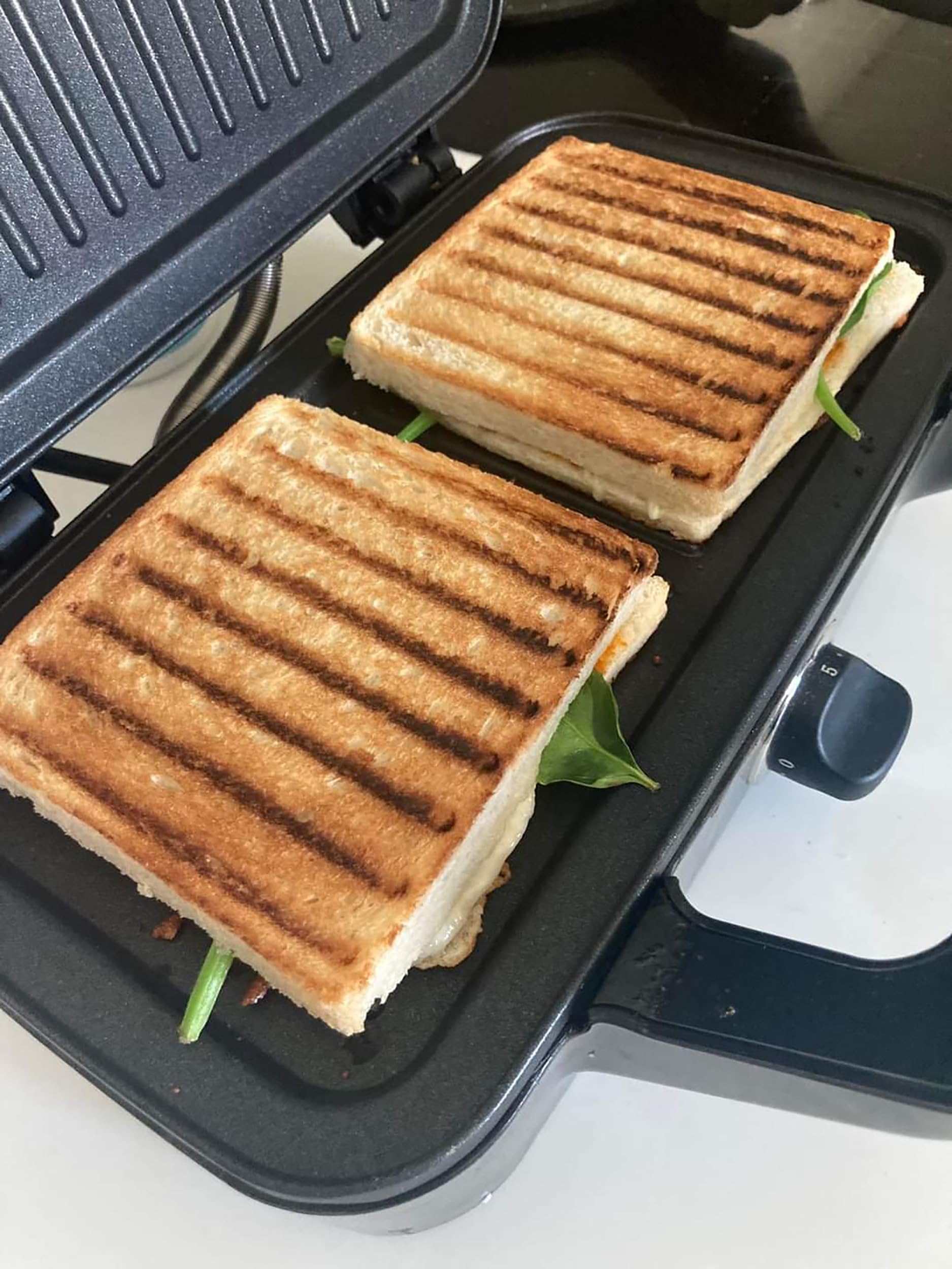 LITTLE BALANCE 8368 Speedn Mixt 1200, Gaufrier + Grill 2 en 1, 1 plaque Gaufres, 1 plaque Gril interchangeables, 1200 W, Inox, Noir