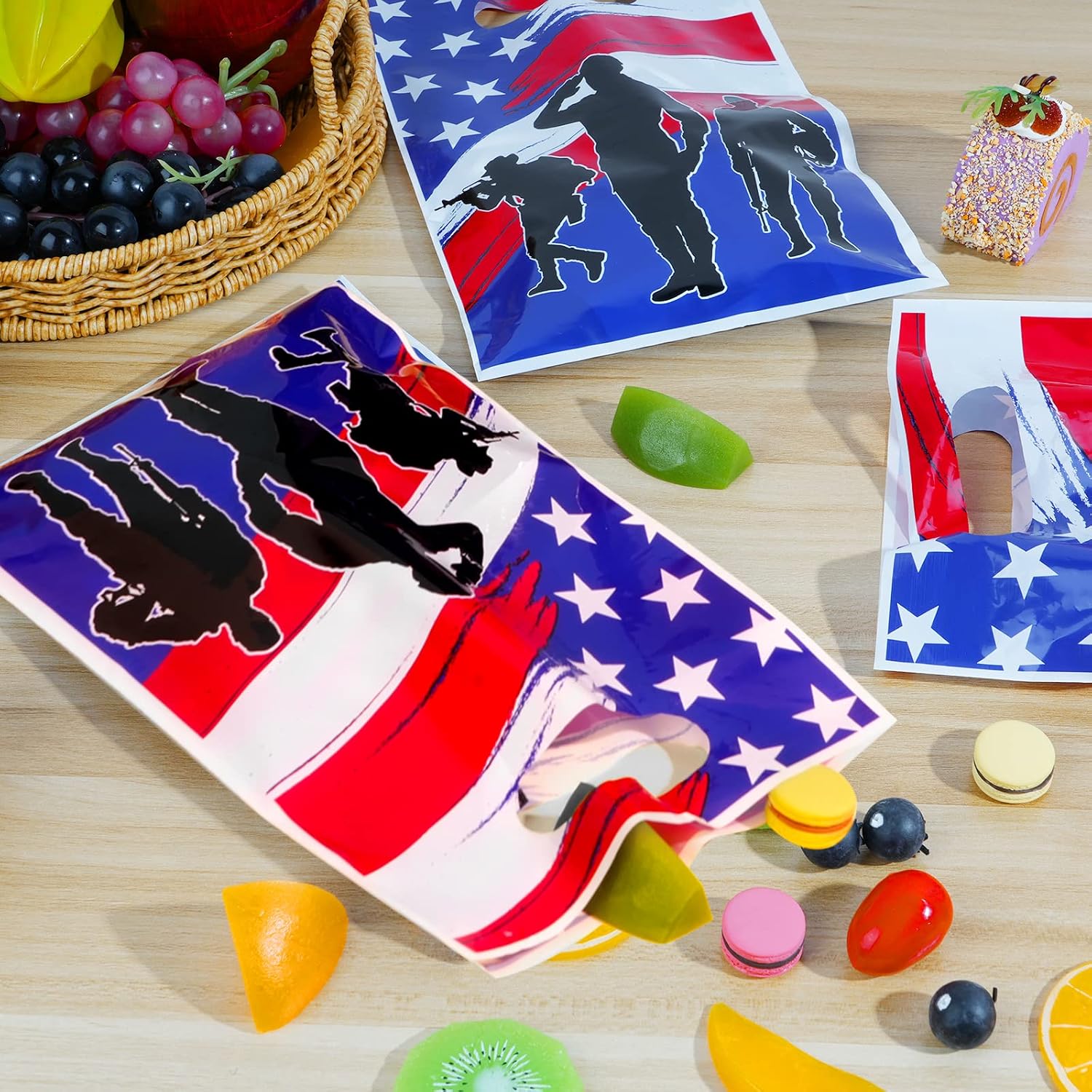 MASHAN 50pcs Veterans Day Gift Bags, Plastic Goodies Treat Bags with American Flag Patriotic Soldier for Independence Day Memorial Day and Army Party Decorations