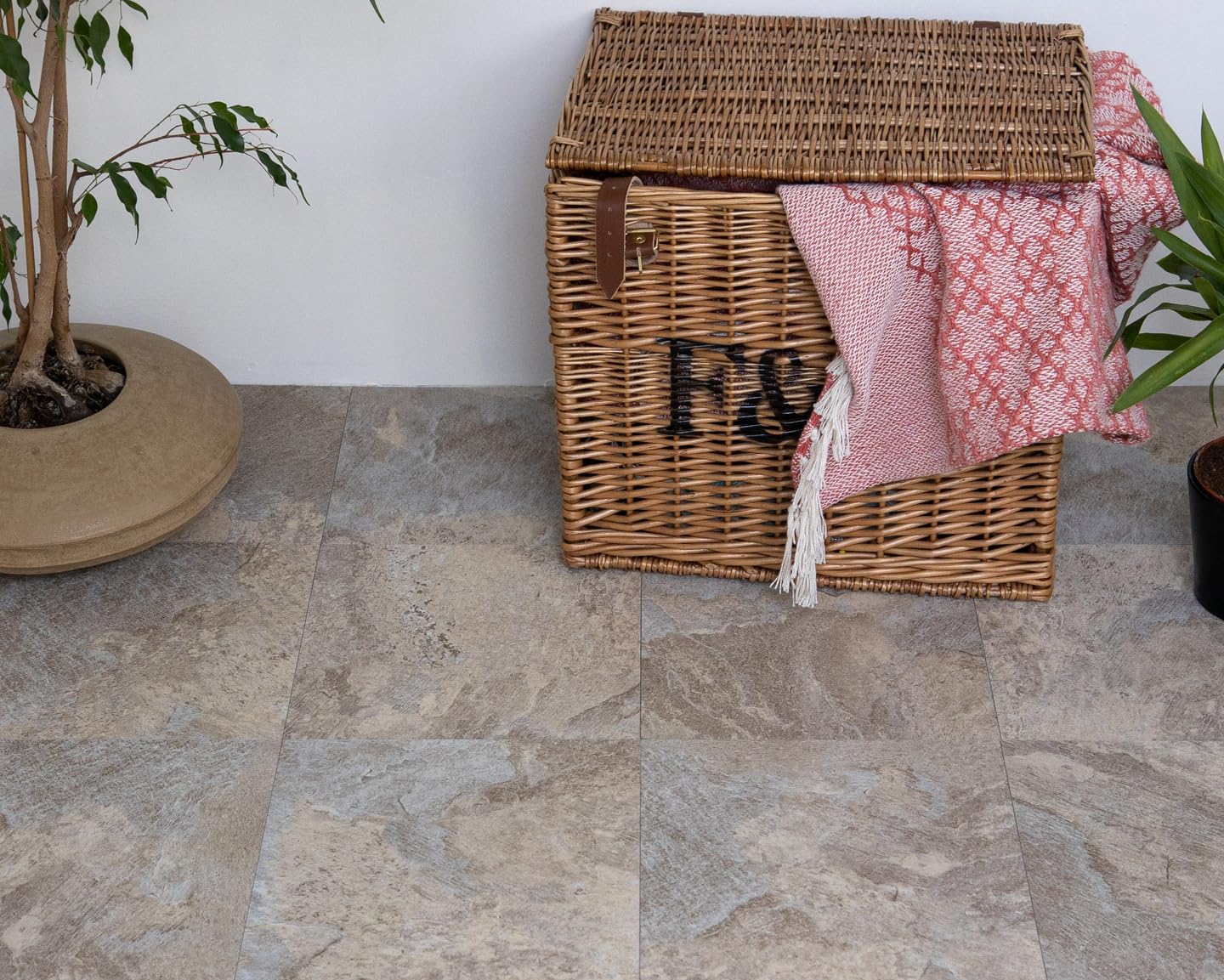 D-c-fix Selbstklebende Bodenfliesen – Blumenraster Design, 11 Stück, 30x30,5 Cm – Leicht Verlegbar & Individuell Anpassbar