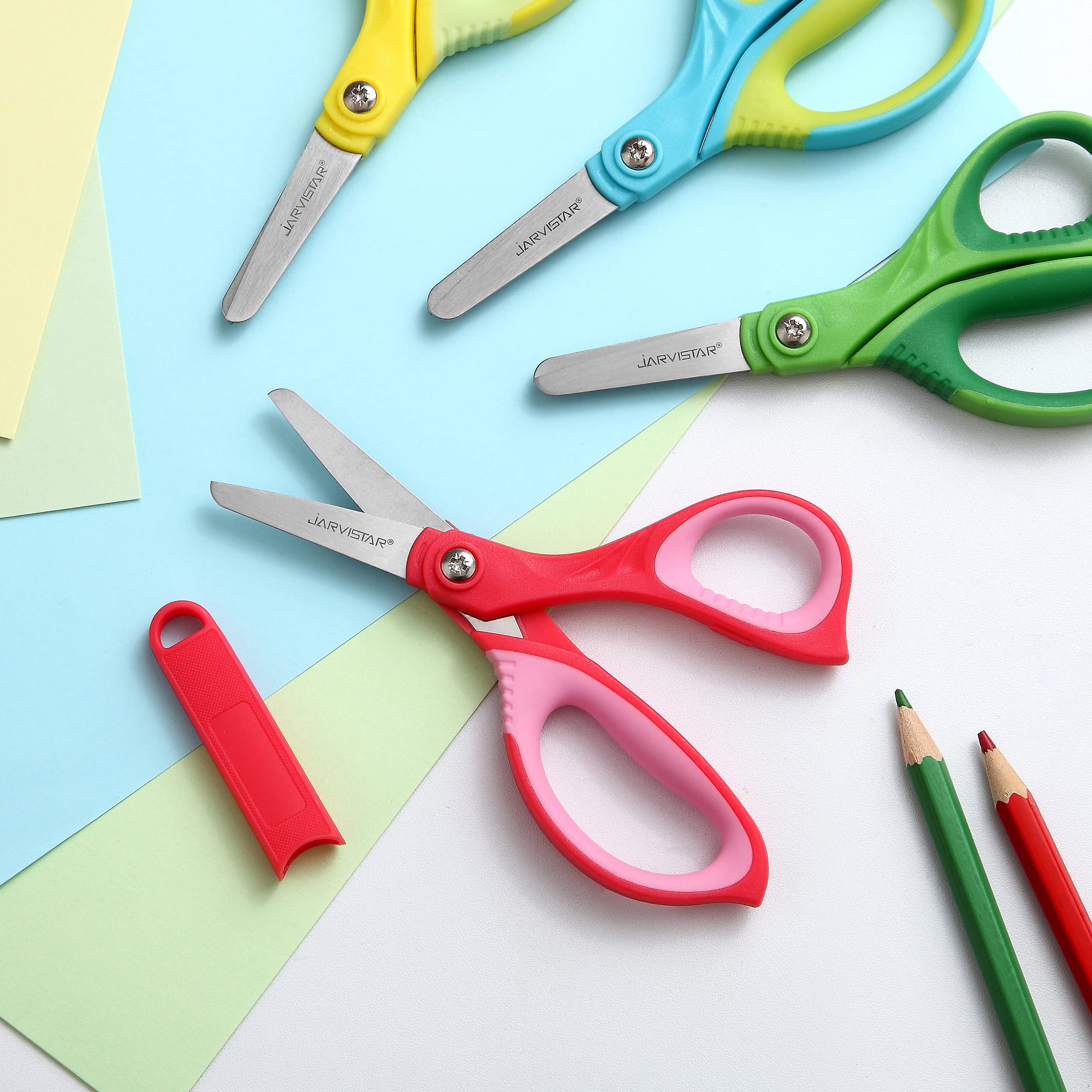 JARVISTAR Tijeras para Niños: Paquete de 4 Escolares de Seguridad Con Hojas Redondeadas y Cubierta Protectora - Artesanales y de Papel 13 cm (Verde/Azul/Amarillo/Rojo)