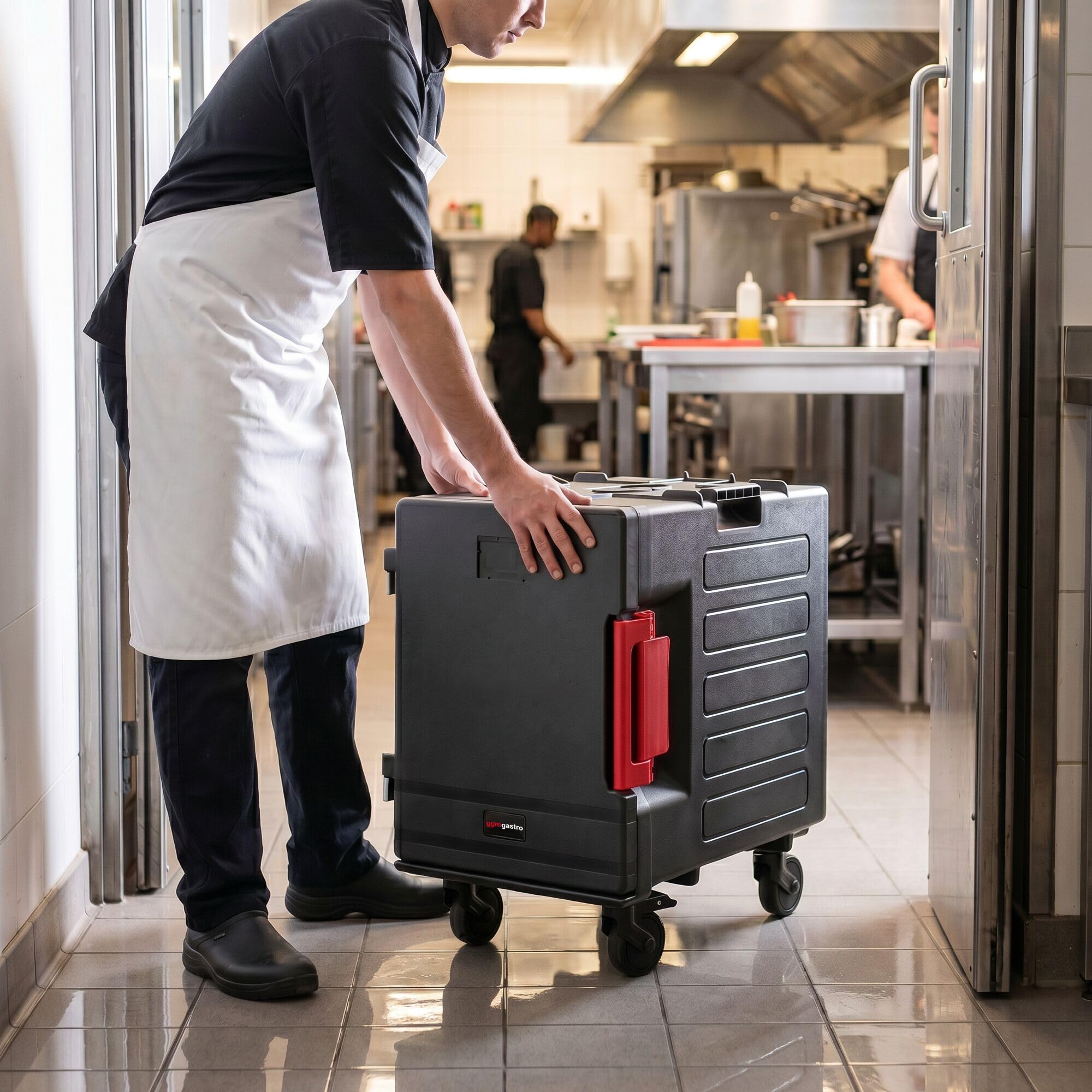 GGM Gastro Thermobox Frontlader 88 L für 12x GN 1/1 | Hervorragende Isolierung, hygienisch abgerundete Innenecken, einfache Reinigung, mobil durch leise Laufrollen