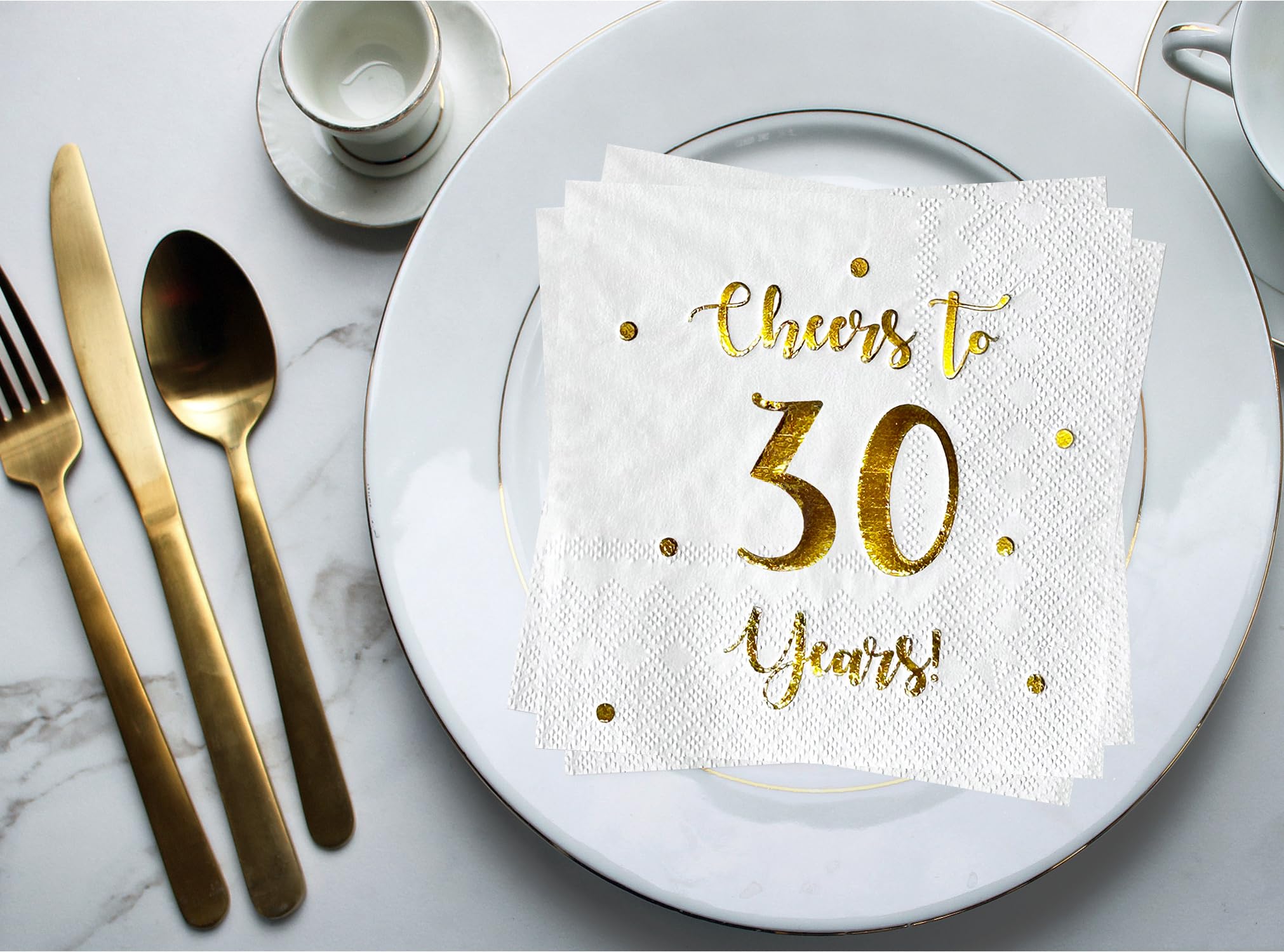 Cheers to 30 lat serwetki koktajlowe | dekoracje z okazji 30. urodzin dla mężczyzn i kobiet oraz dekoracje na rocznicę ślubu | 50-pak 3-warstwowe serwetki | 12,7 x 12,7 cm składane (białe)