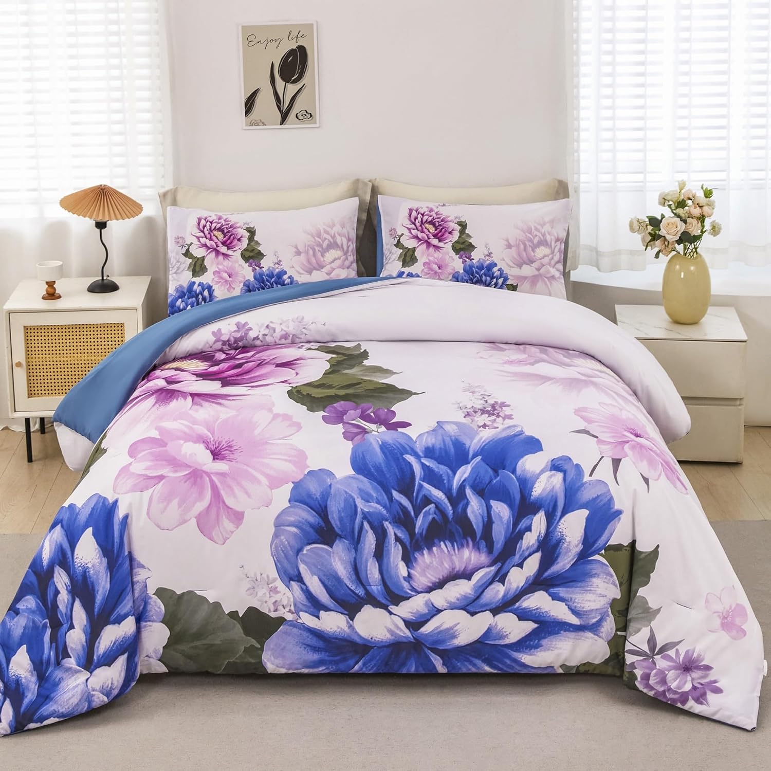 RYNGHIPY Floral Bed Comforter Set Queen Size 3 Pieces Blue Flowers Printed Bedding Set Soft Microfiber Comforter Sets with 1 Comforter 2 Pillocases (White Blue,Queen Size) White Blue Queen