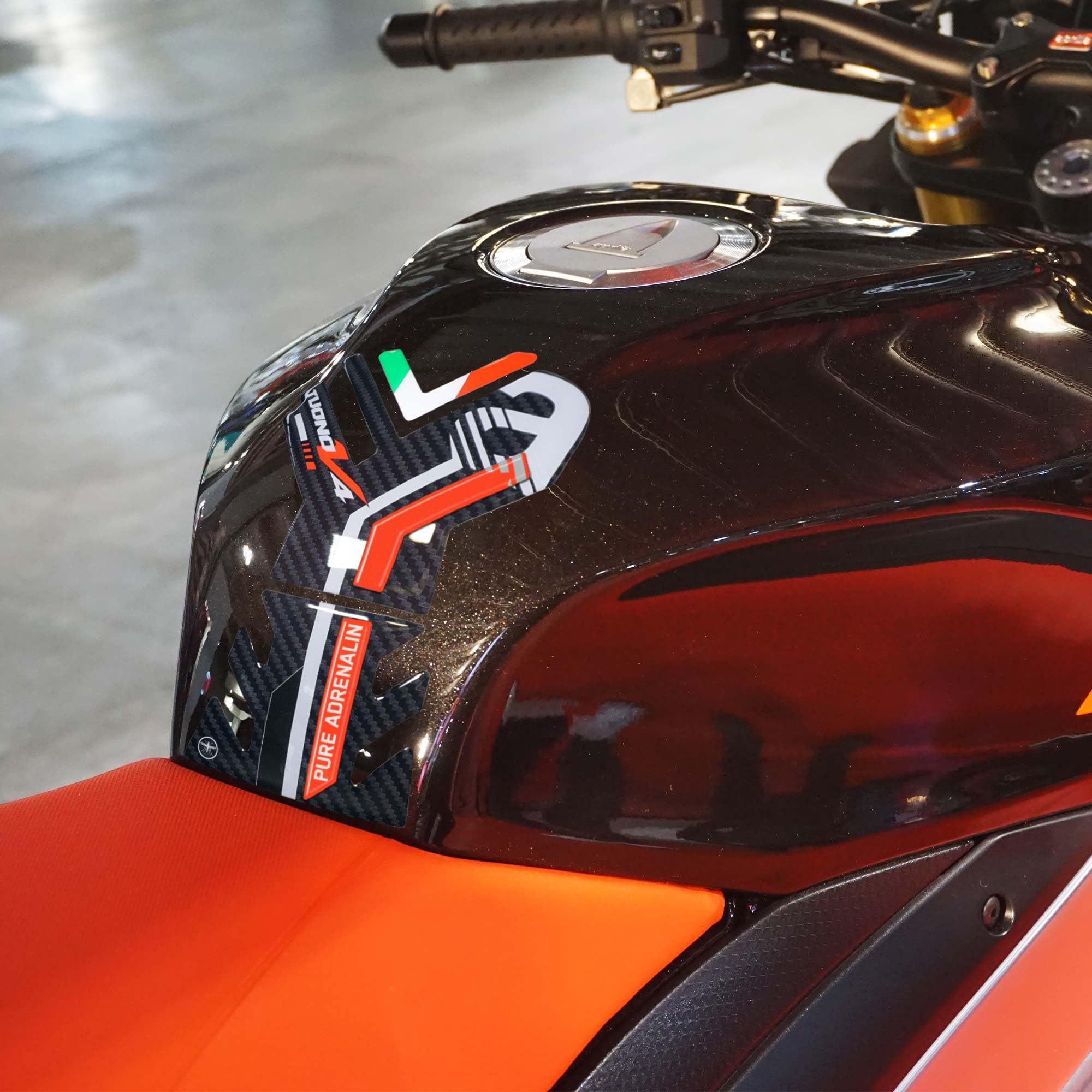 labelbike - 3D Sticker Motorcycle Fuel Tank Pad Protection and Decoration in Resin Compatible with Aprilia Tuono V4 1100 2021-2025