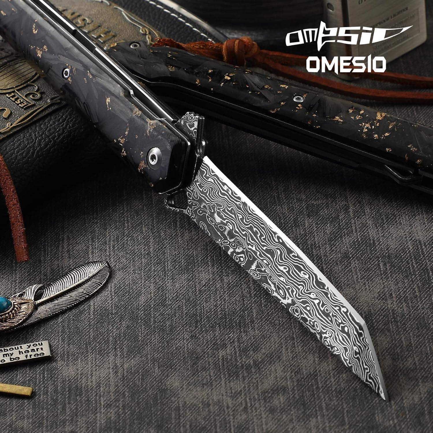 Omesio Cuchillo Damasco de Bolsillo para Hombre Mujer, Cuchillo Plegable Tanto de 3.94 Pulgadas con Mango de Fibra de Carbono, Cuchillo EDC de Acero Damasco para Outdoor Camping Caza Colección Regalo