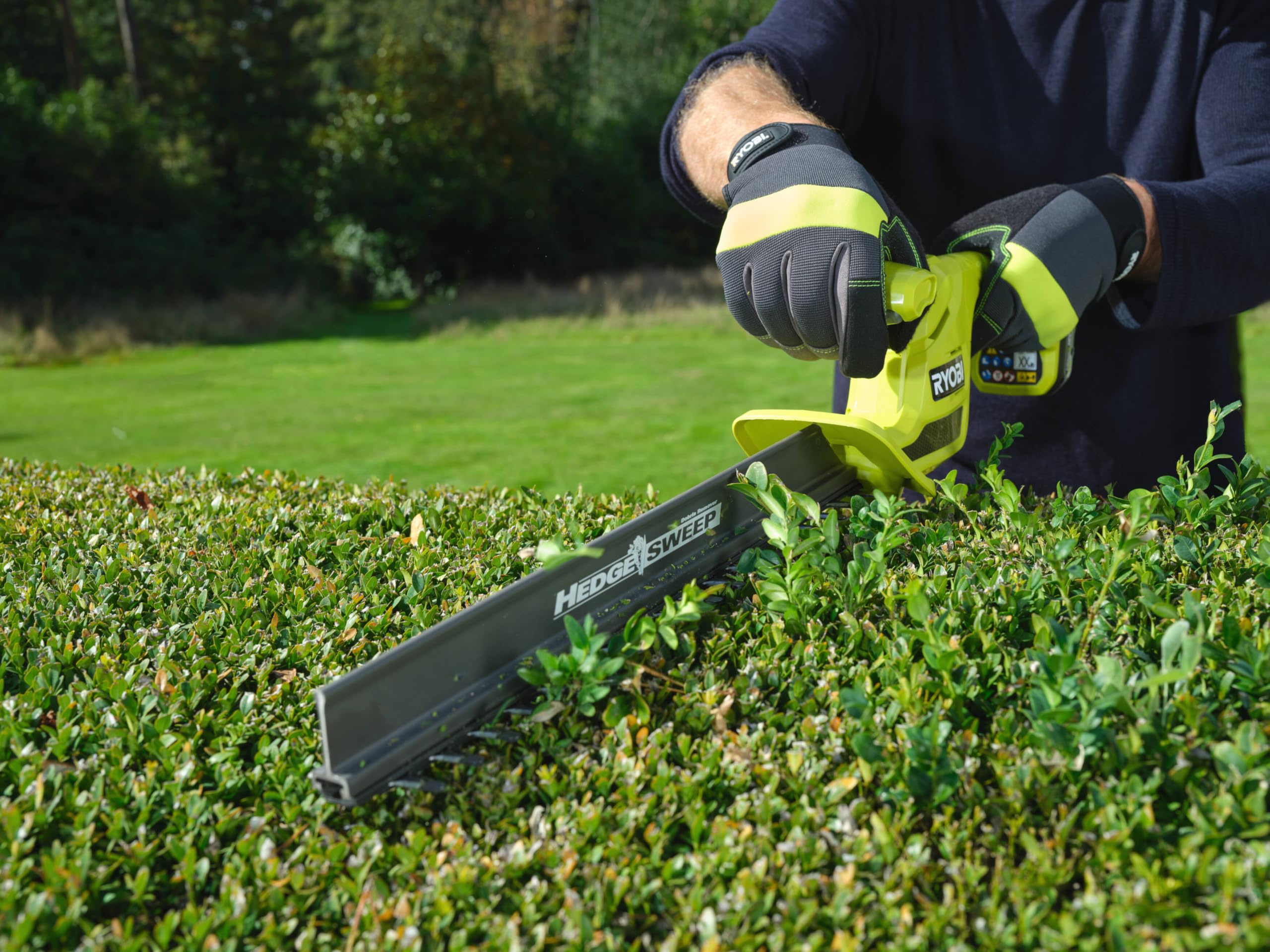 RYOBI 18 V ONE + akumulatorowe nożyce do żywopłotu RY18HT40B-0, długość brzeszczotu 40 cm, bez akumulatora i ładowarki