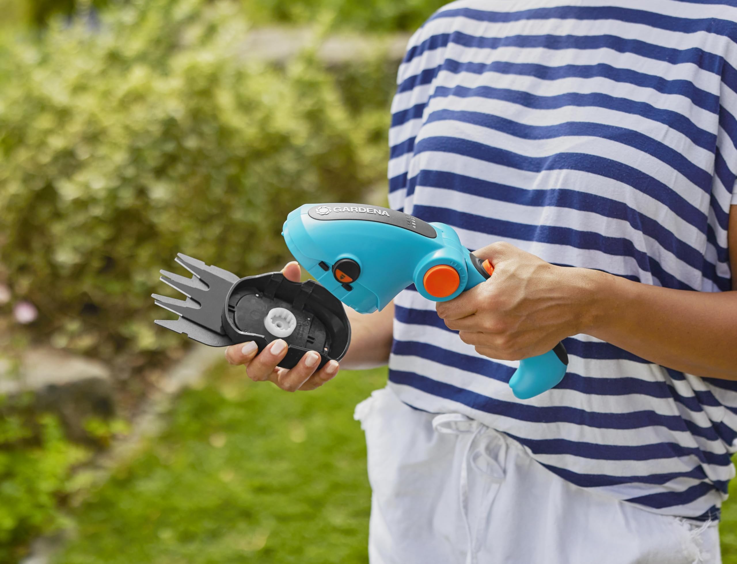 Gardena Set de cisailles à Gazon et arbustes sans Fil ComfortCut Li :cisaille à Gazon et Coupe-arbustes, poignée Confort réglable avec Affichage LED, Changement de Lame sans Outils (9888-20)