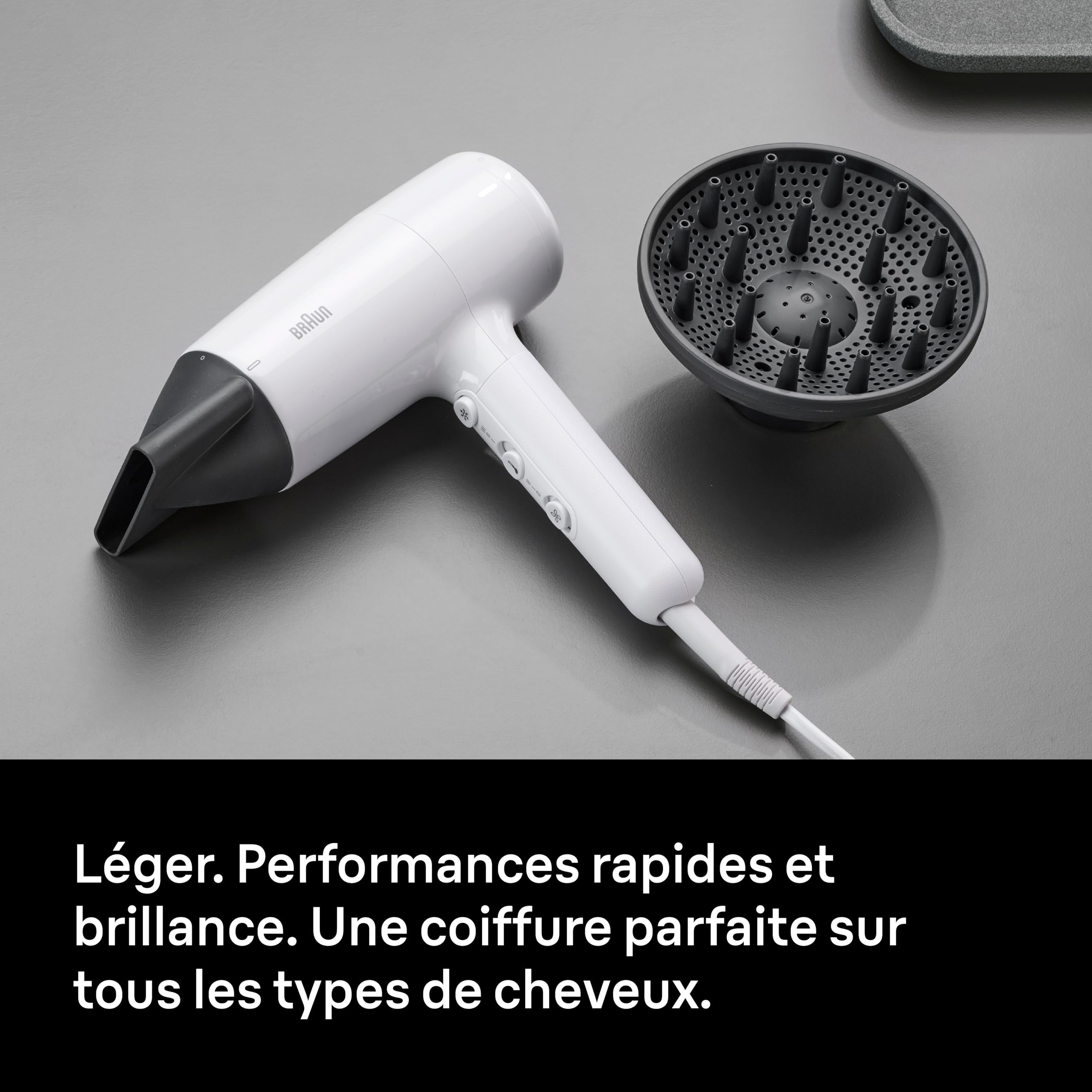 Sèche-Cheveux Braun HD2.21, Puissant avec Diffuseur et Concentrateur, Technologie IONTEC, Moteur 2200W avec 3 Réglages de Températures et 2 Vitesses, Finition Blanc Brillant, BRHD226