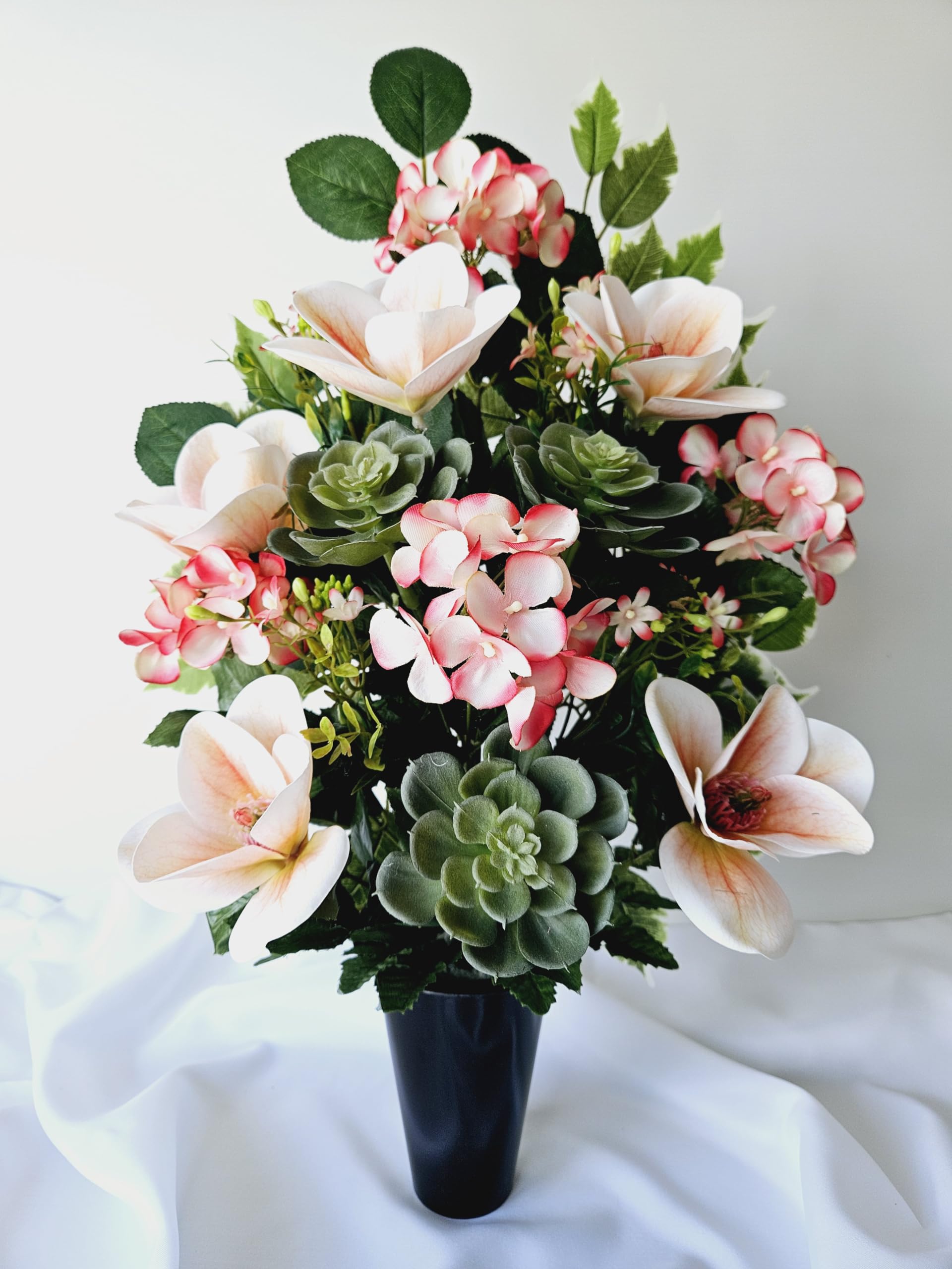 Composition De Fleurs Artificielles en Cône Lesté Ciment pour Une Parfaite Tenue de Votre Bouquet de Fleurs, Plus Besoin de Sable, Ce Vase en PVC Se Dépose dans Un Vase Funéraire.