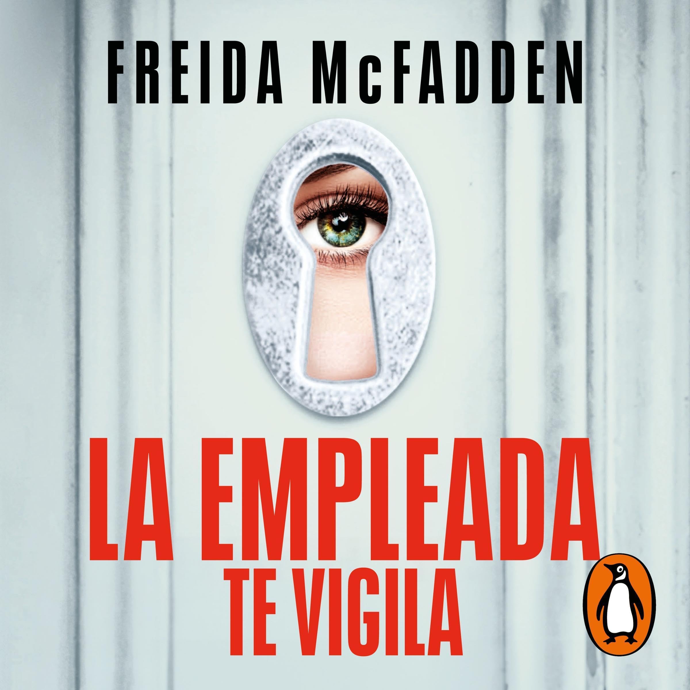 Cover art for La empleada te vigila [The Housemaid Is Watching]