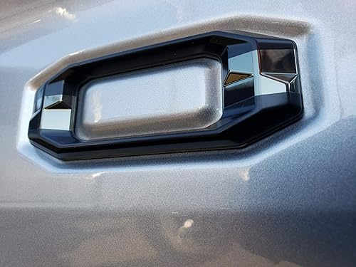 Miniatura 4 de EyeCatcher Pro Series - Letras insertas para portón trasero compatibles con Tacoma 2016-2023 (bandera americana BLKCHRMBLK)