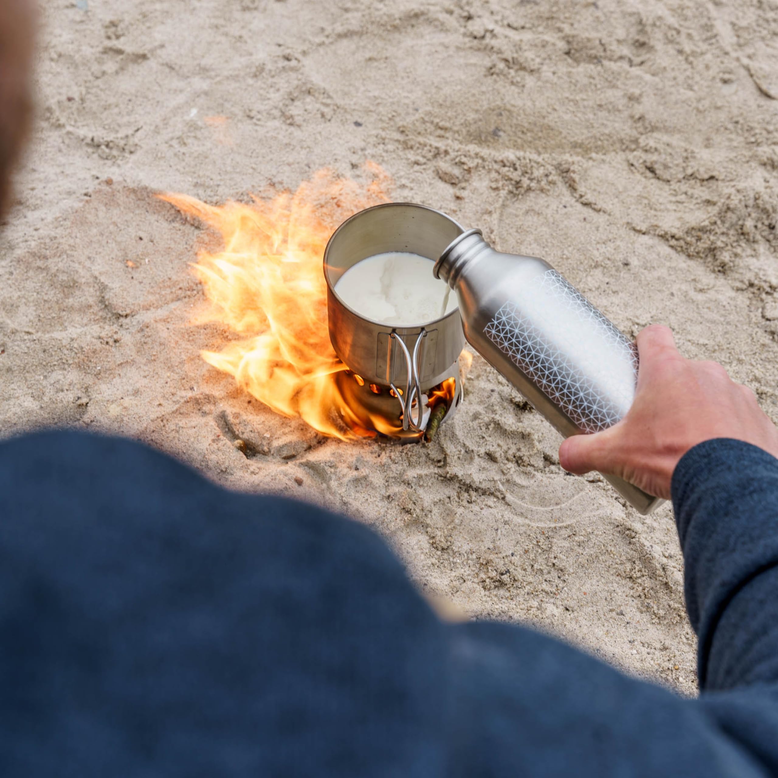 Petromax Kochbecher 2 in 1 Kochstelle und Becher mit klappbaren Griffen