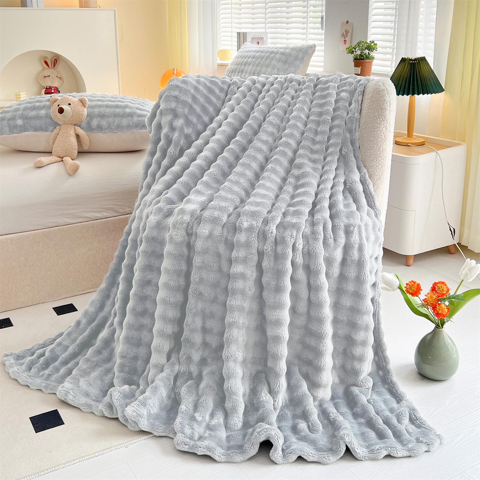 LINGKY Fleece Throw Blanket for Sofa - Soft Fluffy Light Grey Throws for Sofas Large, Extra Warm Blanket Throw for Couch, Luxury Decorative Bubble Bed Blanket 180x230cm