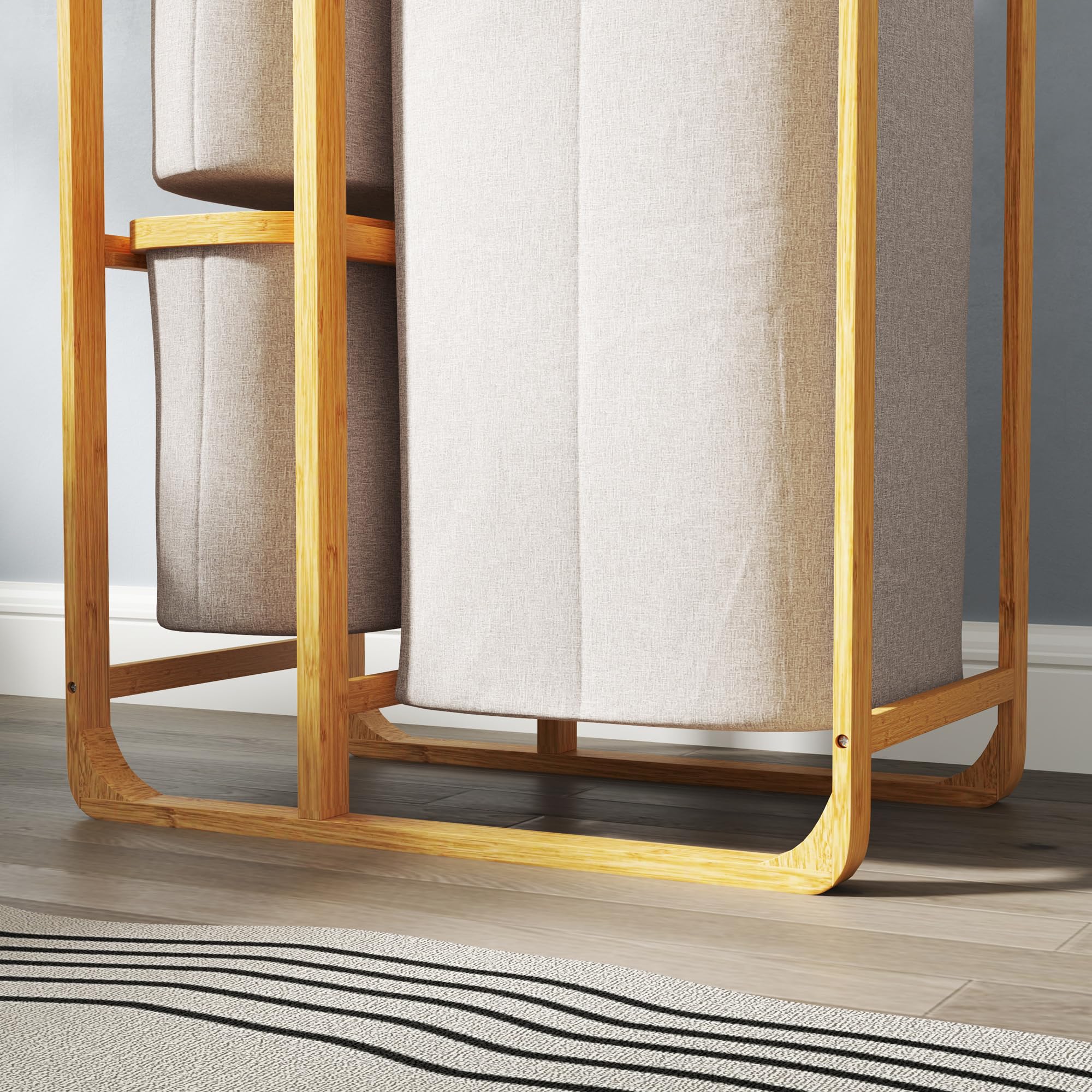 HOMCOM Cesto Portabiancheria Salvaspazio, Cesto Portabiancheria Elegante con 3 Sacchi e Ripiani in Tessuto, Bambù, 50x32x69.7 cm, Color Bambù e Crema